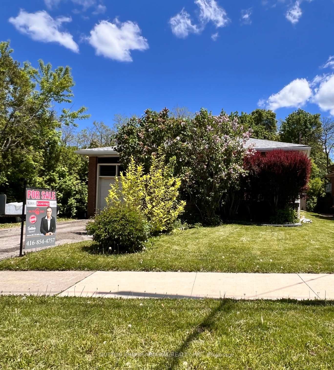 73 Hove Street, North York (Bathurst Manor / Clanton Park), ON M3H 4Z2 - Photo 1