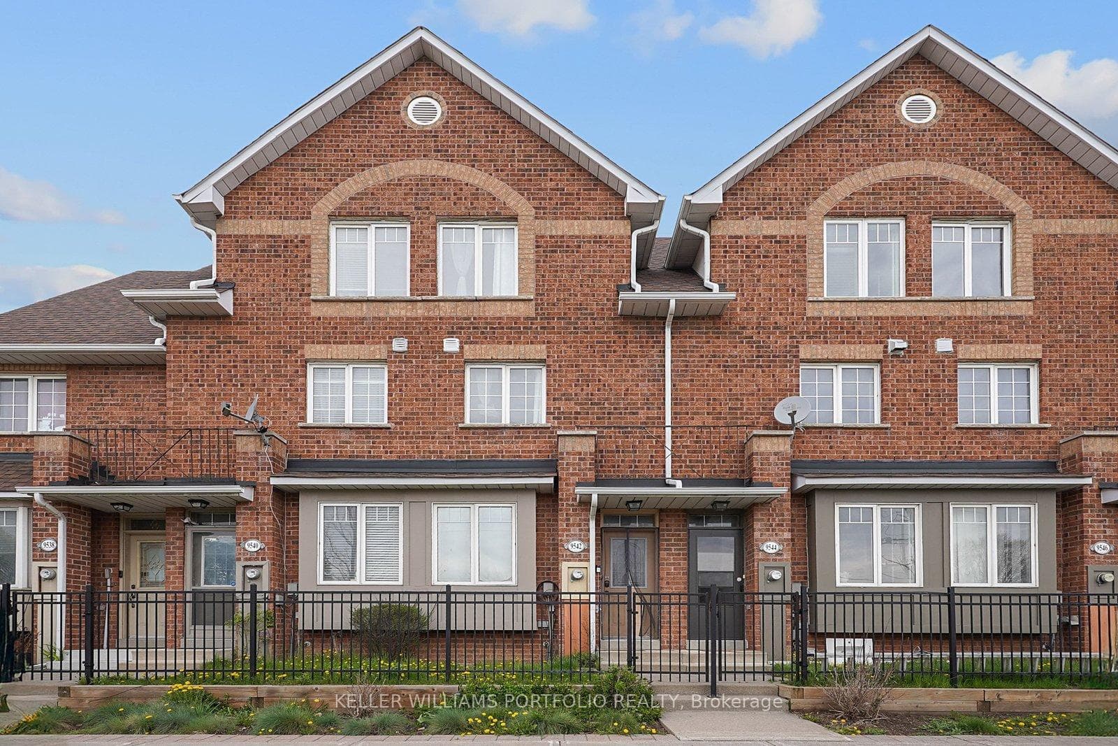 9542 Sheppard Avenue, Toronto E11