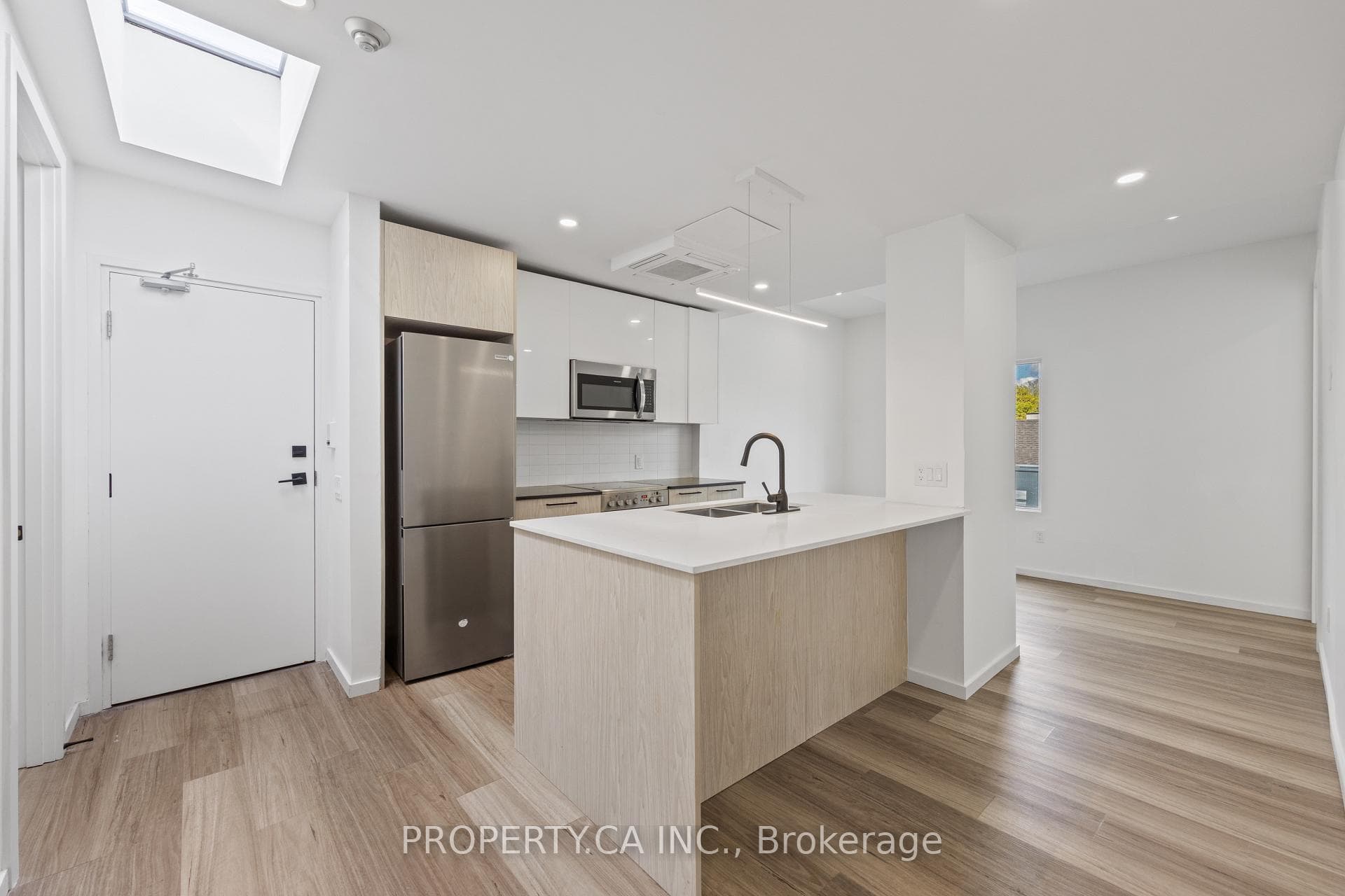 1989 Yonge Street Unit 304, Leaside / Davisville, ON M4S 1Z8 - Photo 1