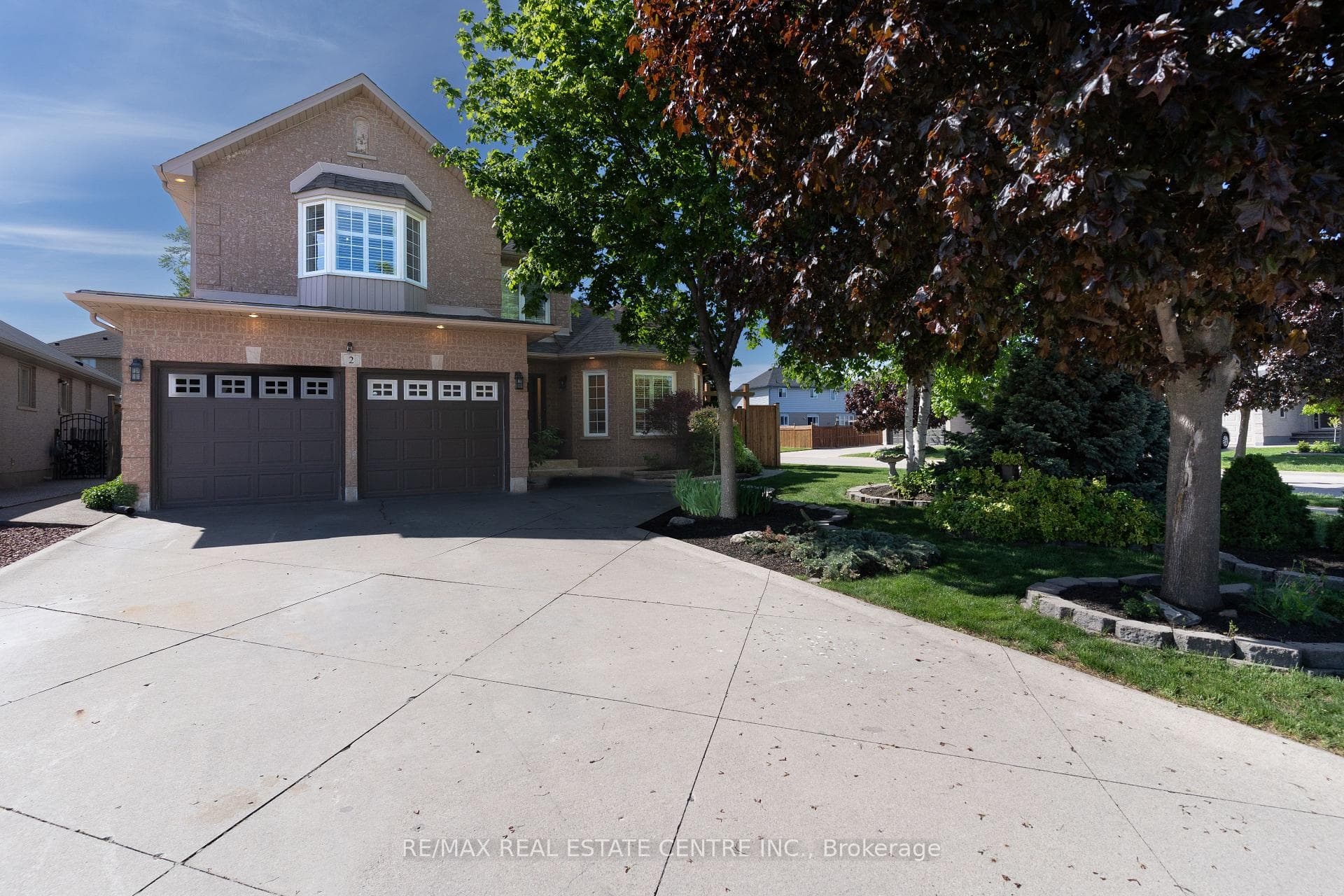 Spectacular 2 storey home in one of the best areas