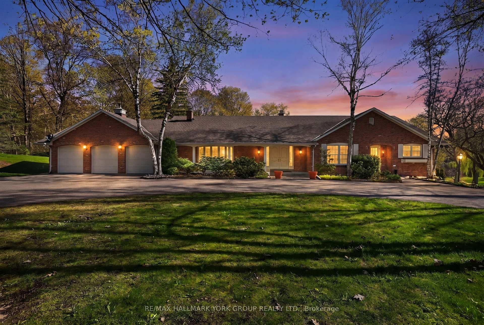 1020 18th Side Road, King