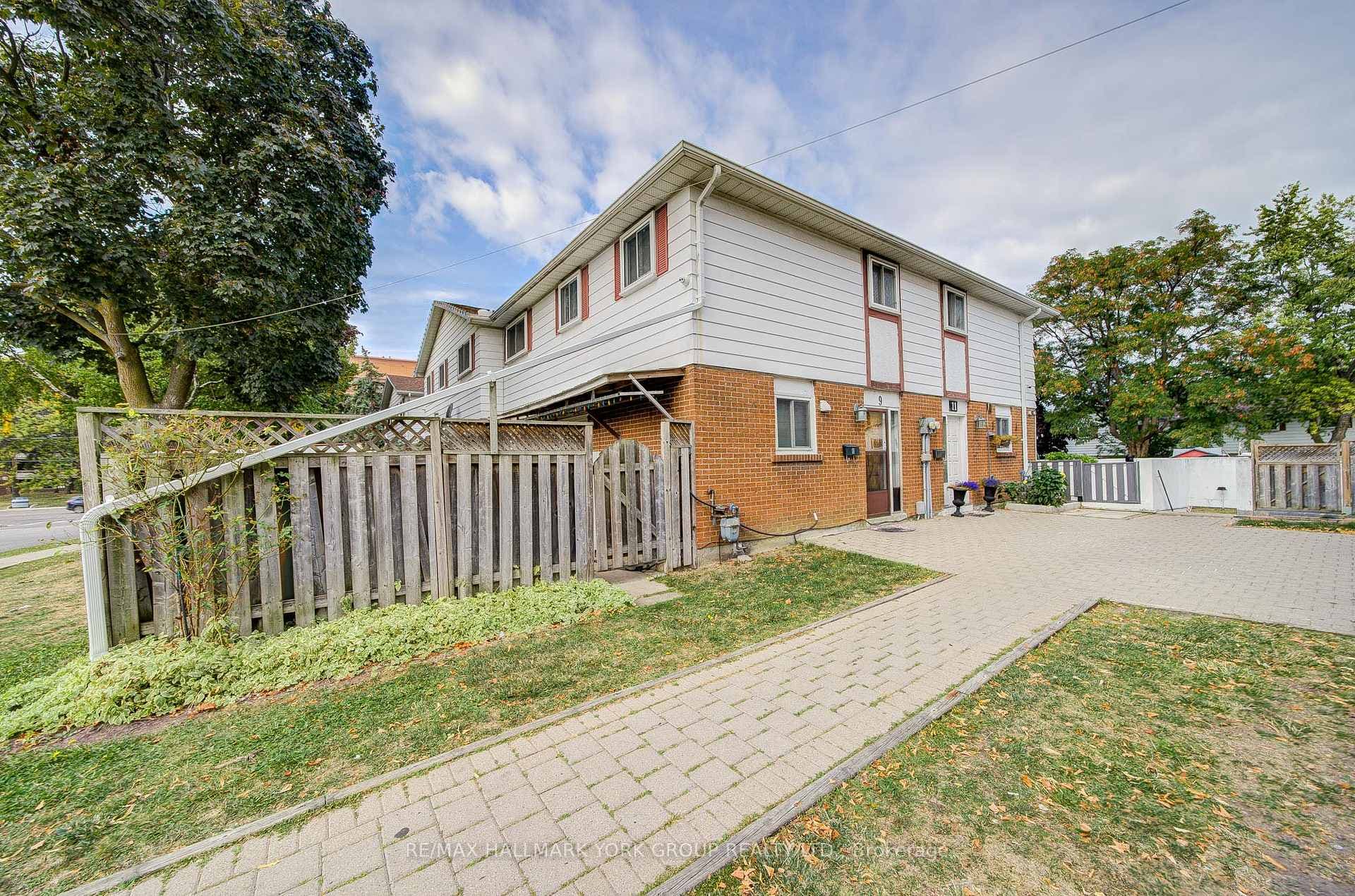 9 Bur Oak Way, Downsview / Black Creek, ON M3L 2G3 - Photo 1