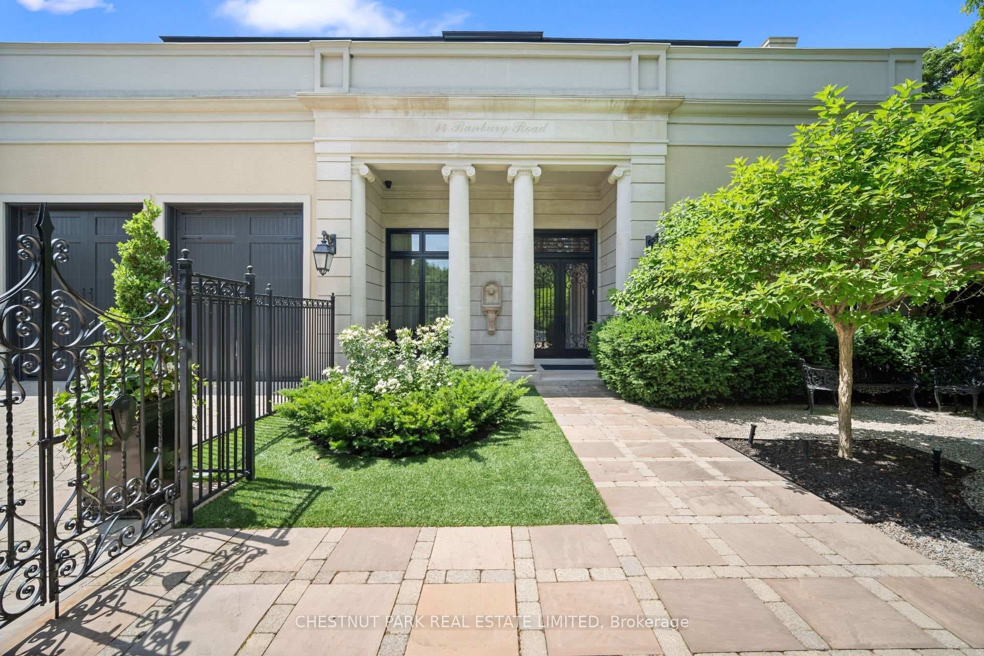 14 Banbury Road, Don Mills / Parkwoods / Victoria Village, ON M3B 2K4 - Photo 1