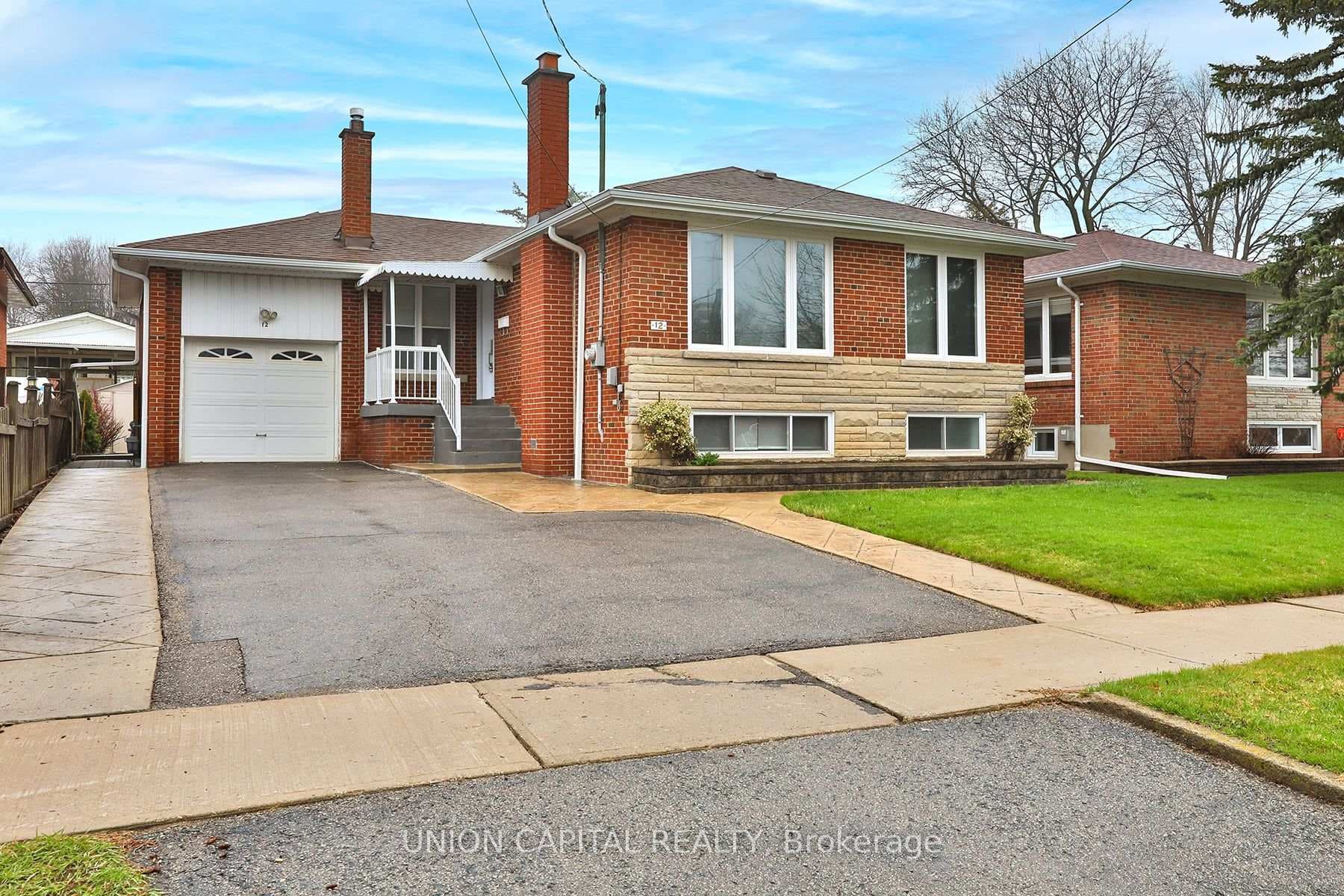 12 Anola Place, Scarborough (West Hill / Highland Creek), ON M1K 4W7 - Photo 1