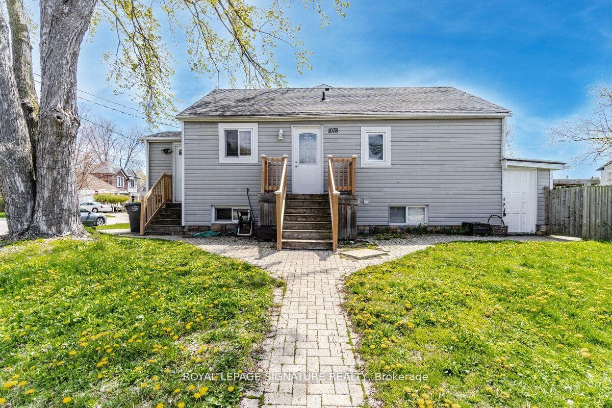 1078 Eastmount Avenue Unit 2, Mississauga, ON L5E 1Z3 - Photo 1