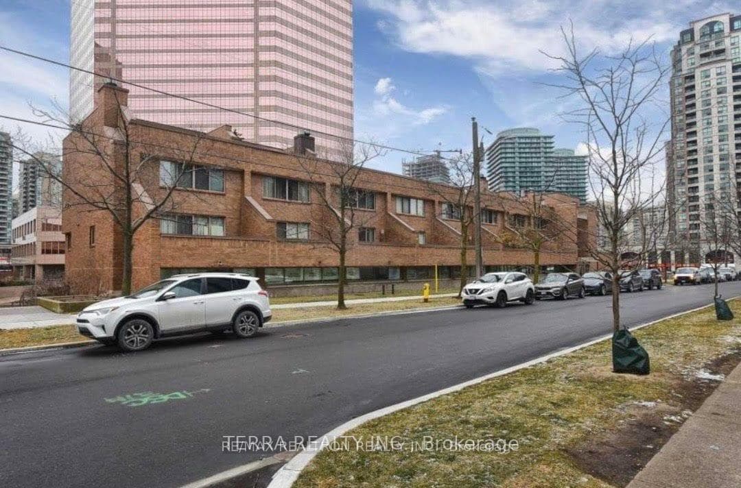 1 Duplex Avenue Unit 105, Thornhill / Willowdale, ON M2M 4G6 - Photo 1