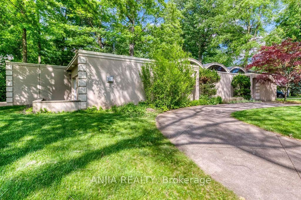 2419 Lionheart Crescent, Mississauga, ON L5K 1S4 - Photo 1