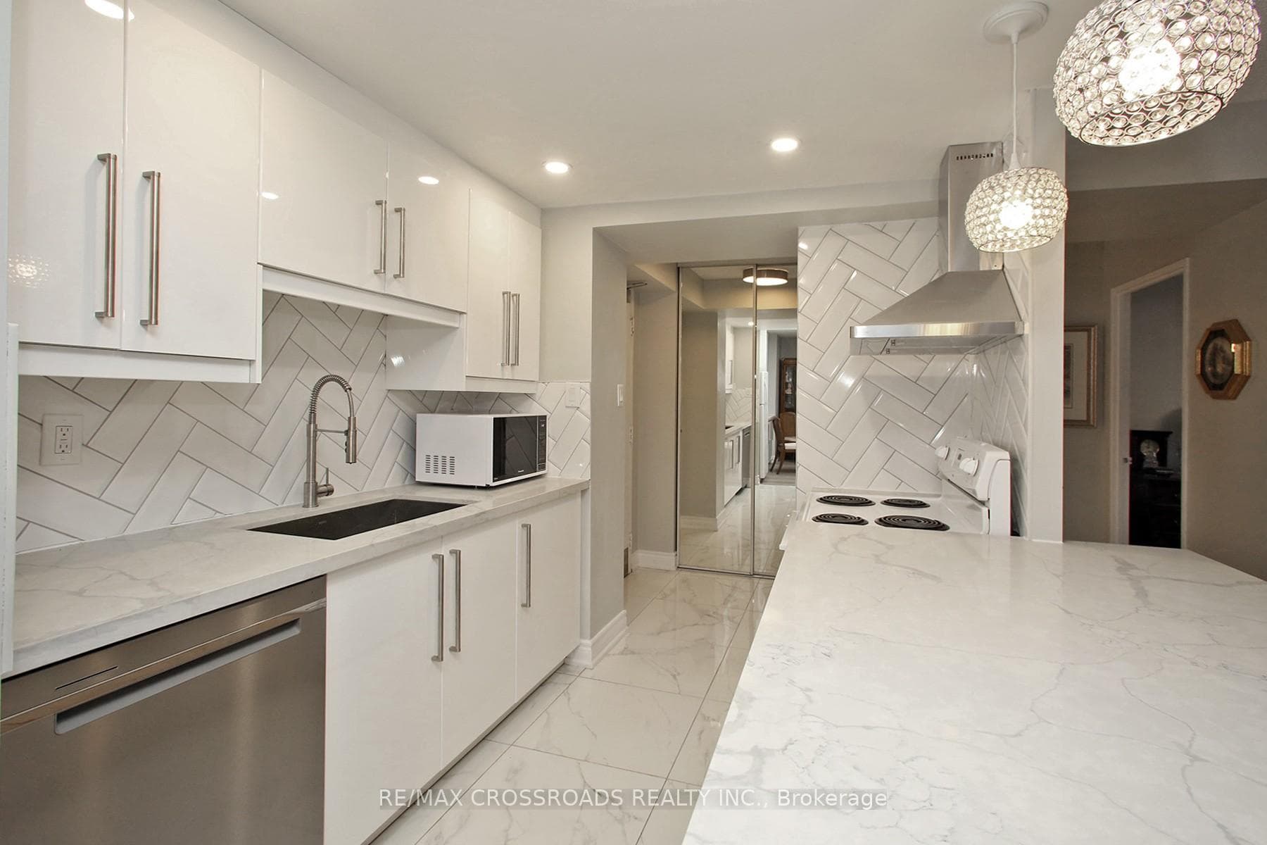 1535 Diefenbaker Court Unit 402, Pickering, ON L1V 3W2 - Photo 1