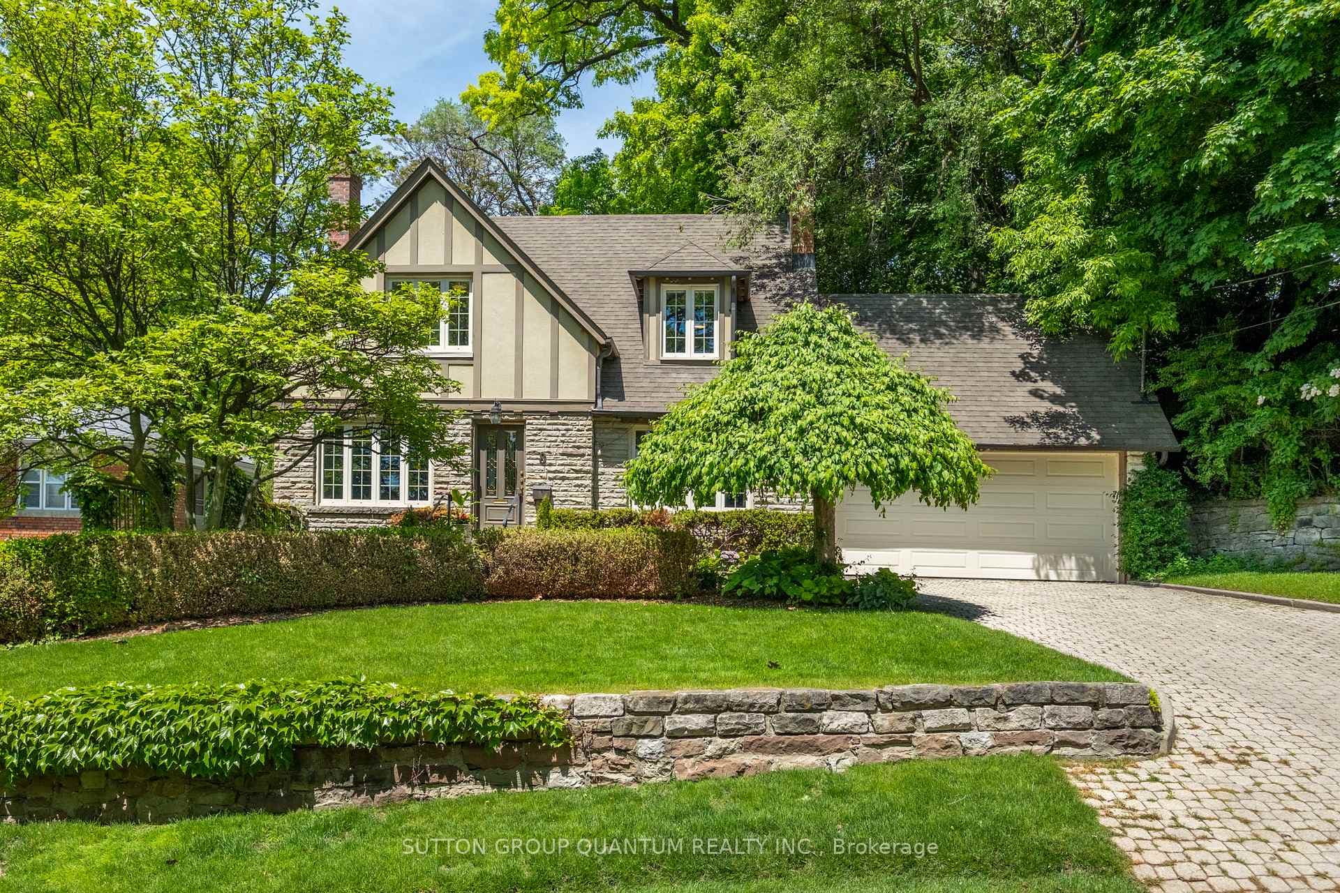 8 Riverside Crescent, High Park / Junction / Roncesvalles, ON M6S 1B6 - Photo 1