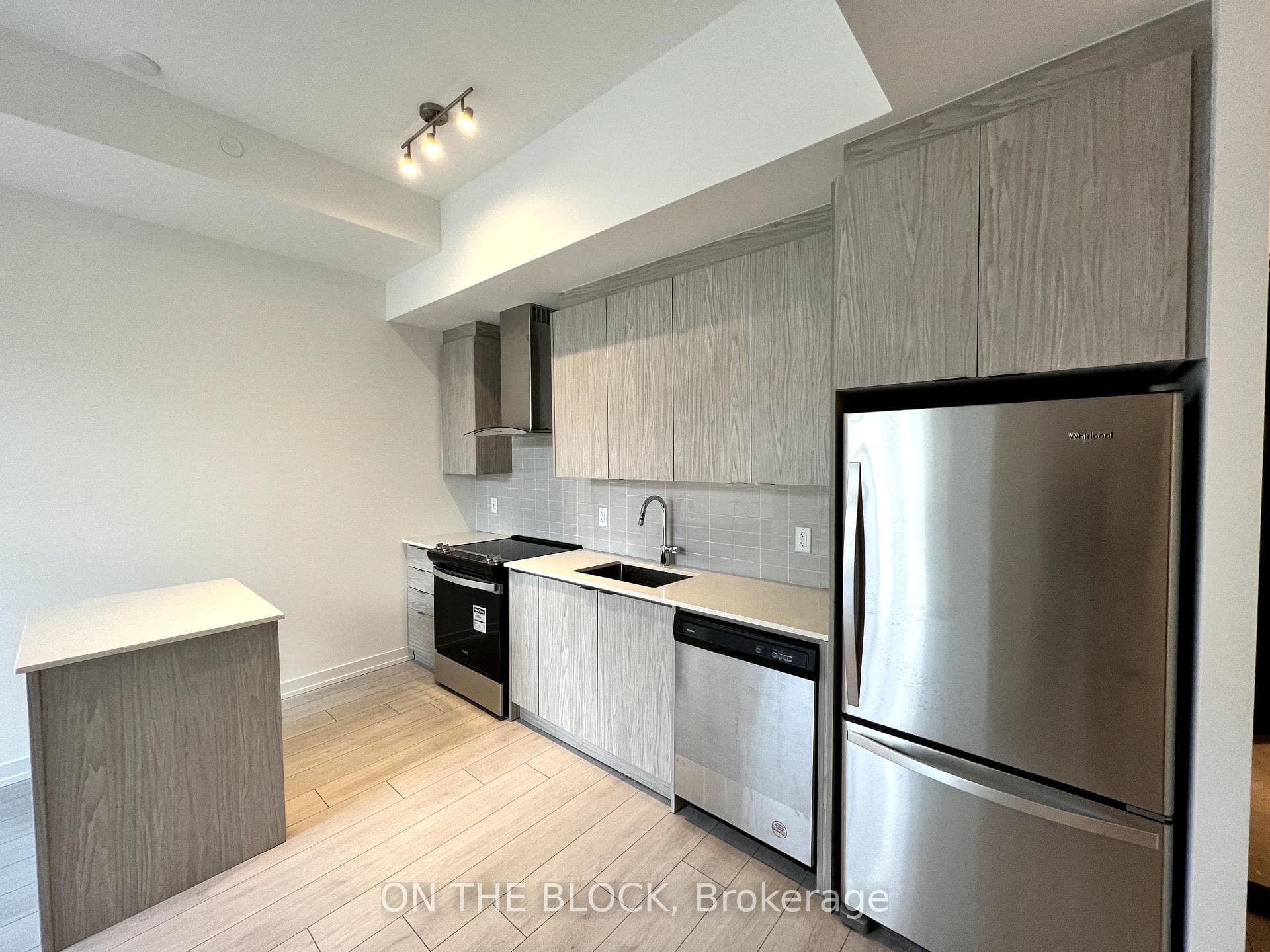55 Duke Street Unit 432, Kitchener, ON N2H 0B7 - Photo 1