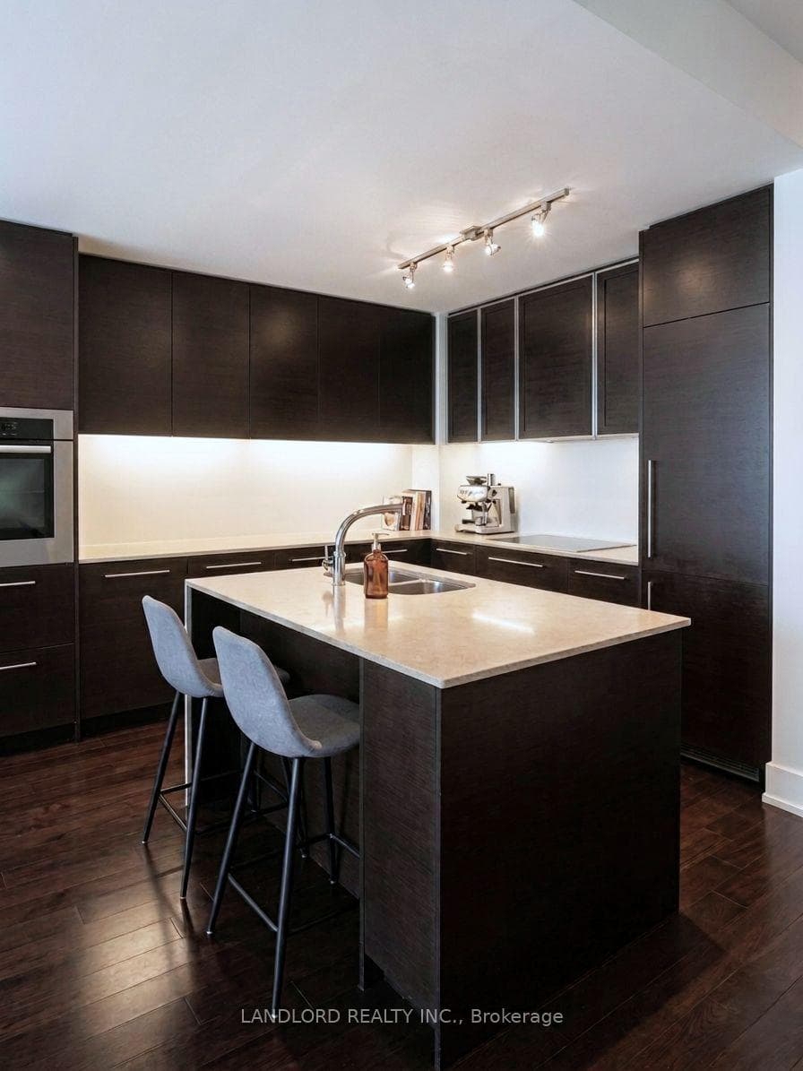 170 Avenue Road Unit 207, Annex / Yorkville / Summerhill, ON M5R 0A4 - Photo 1