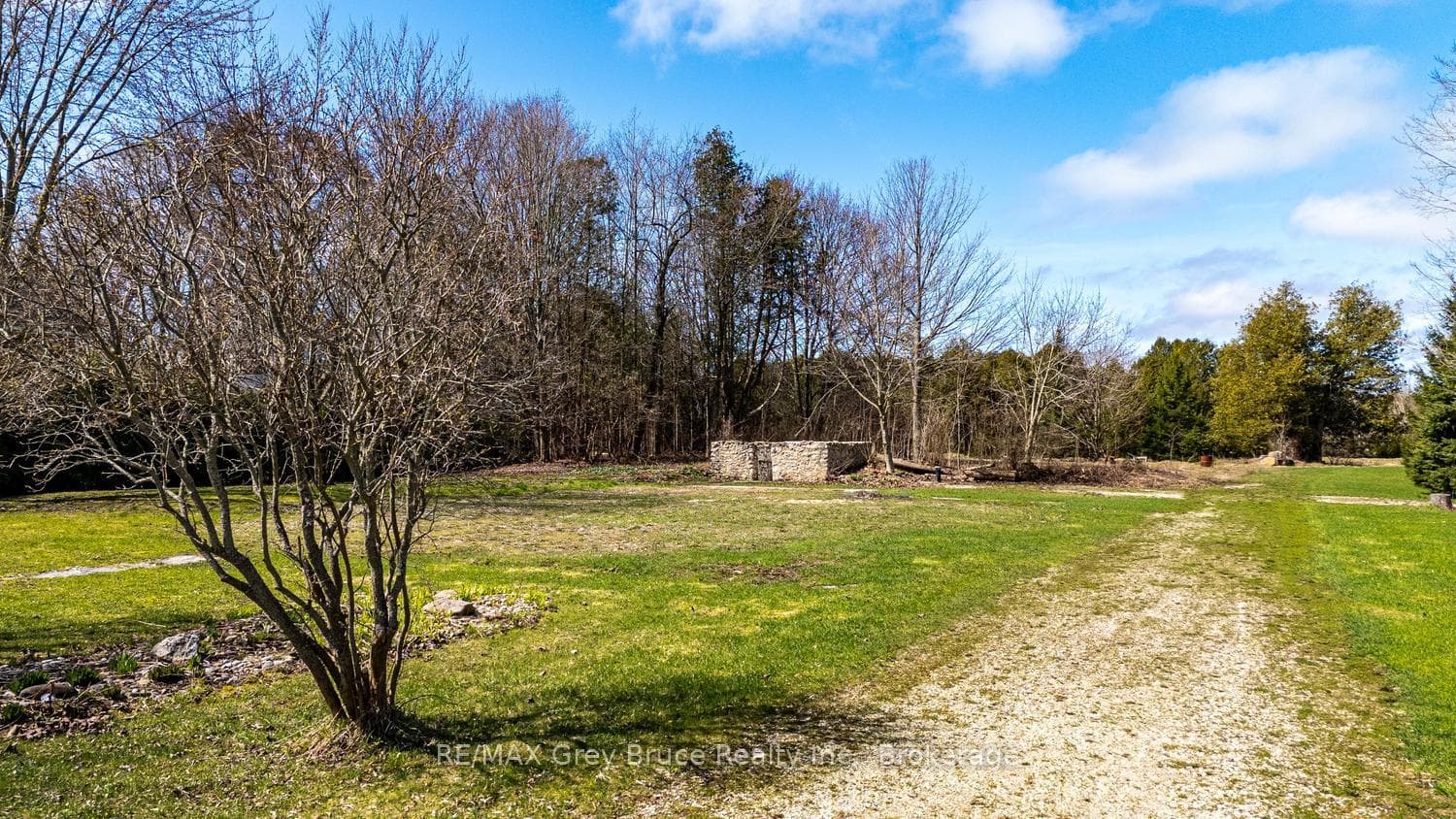 1 Acre property on Highway 6