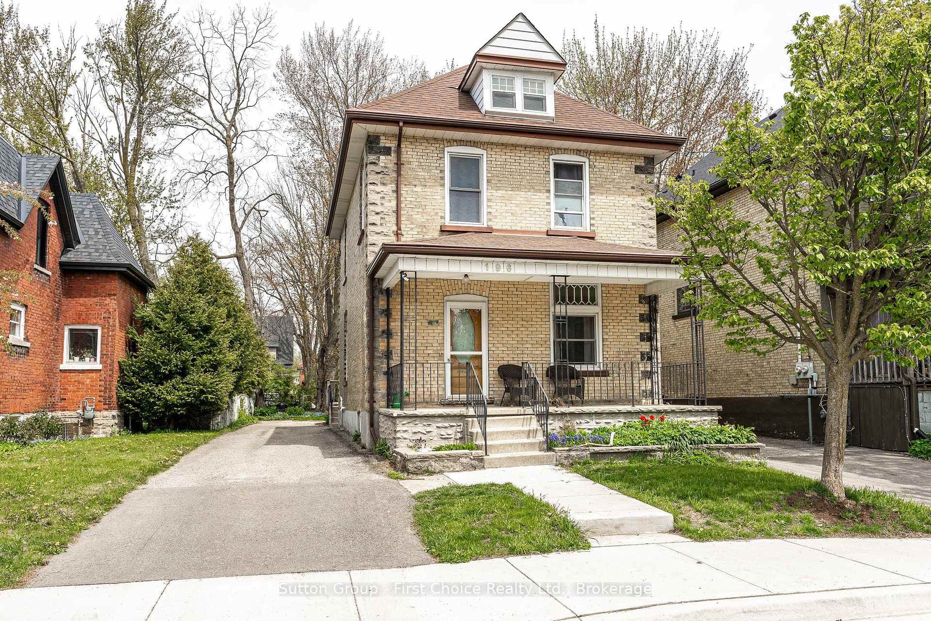 196 Albert St