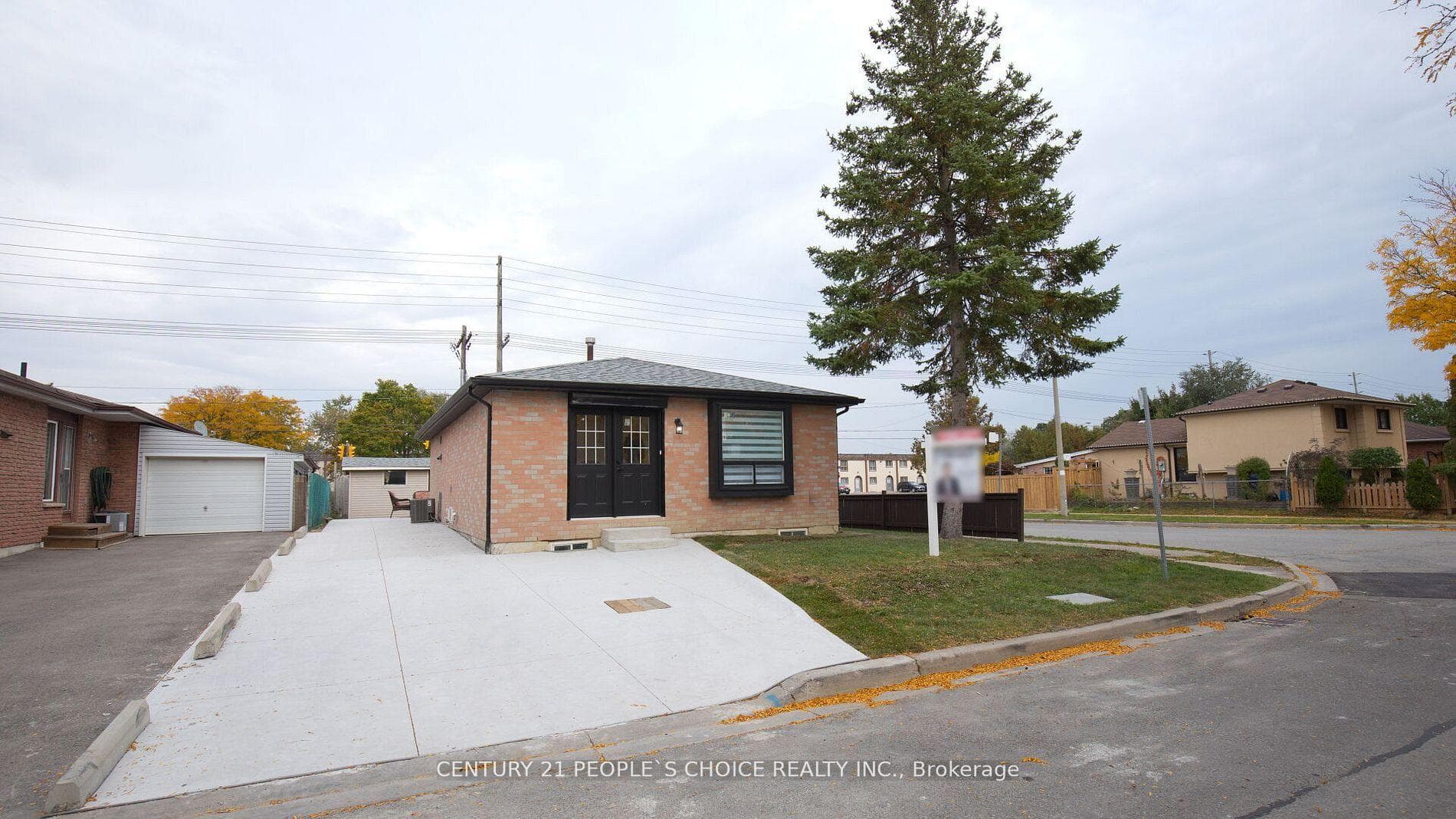 2 Betteridge Lane, Etobicoke (West Mall / Rexdale), ON M9V 4E8 - Photo 1