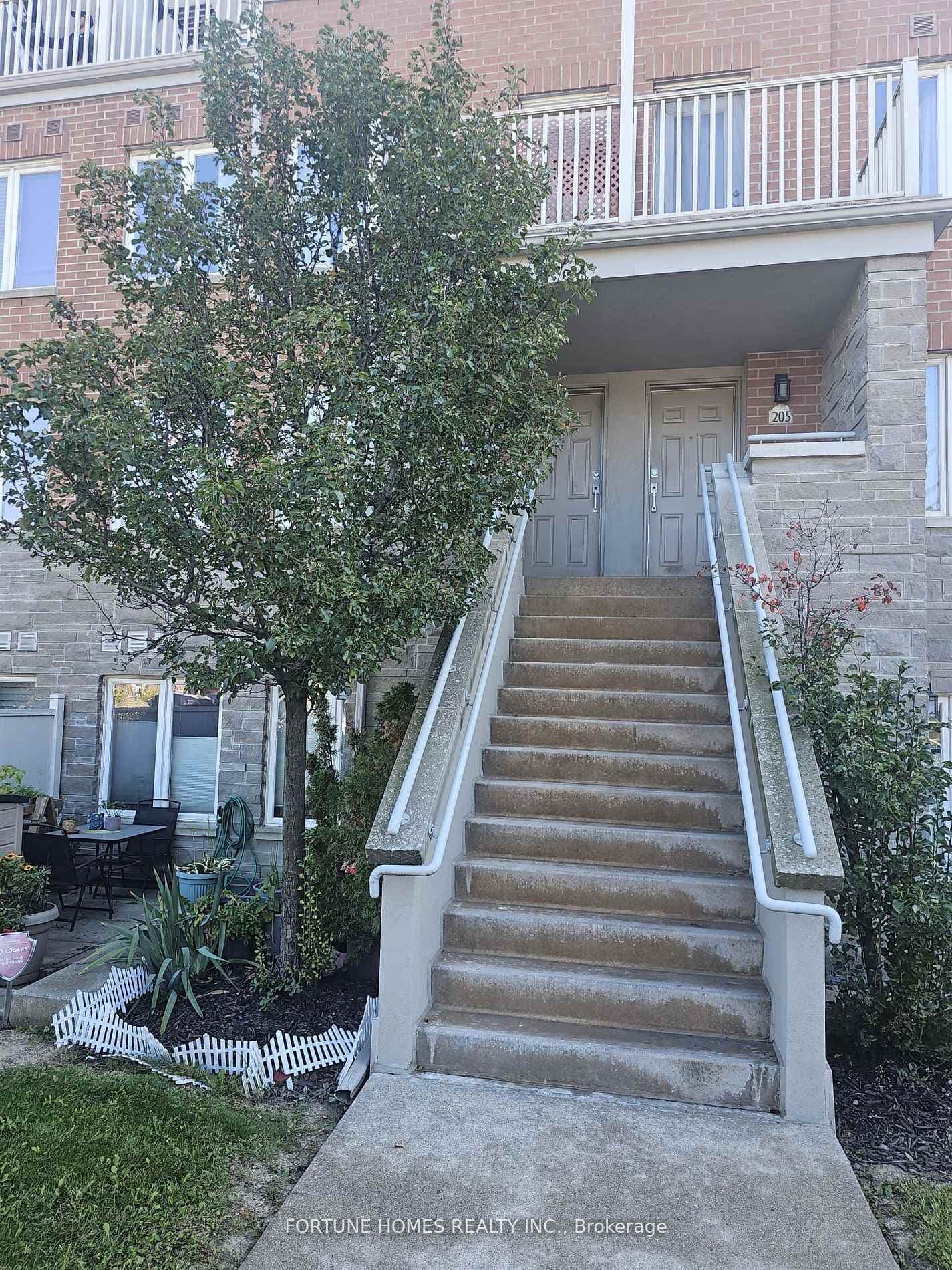 25 richgrove Drive Unit 204, Etobicoke (Kingsview Village / Humber Heights), ON M9R 0A3 - Photo 1