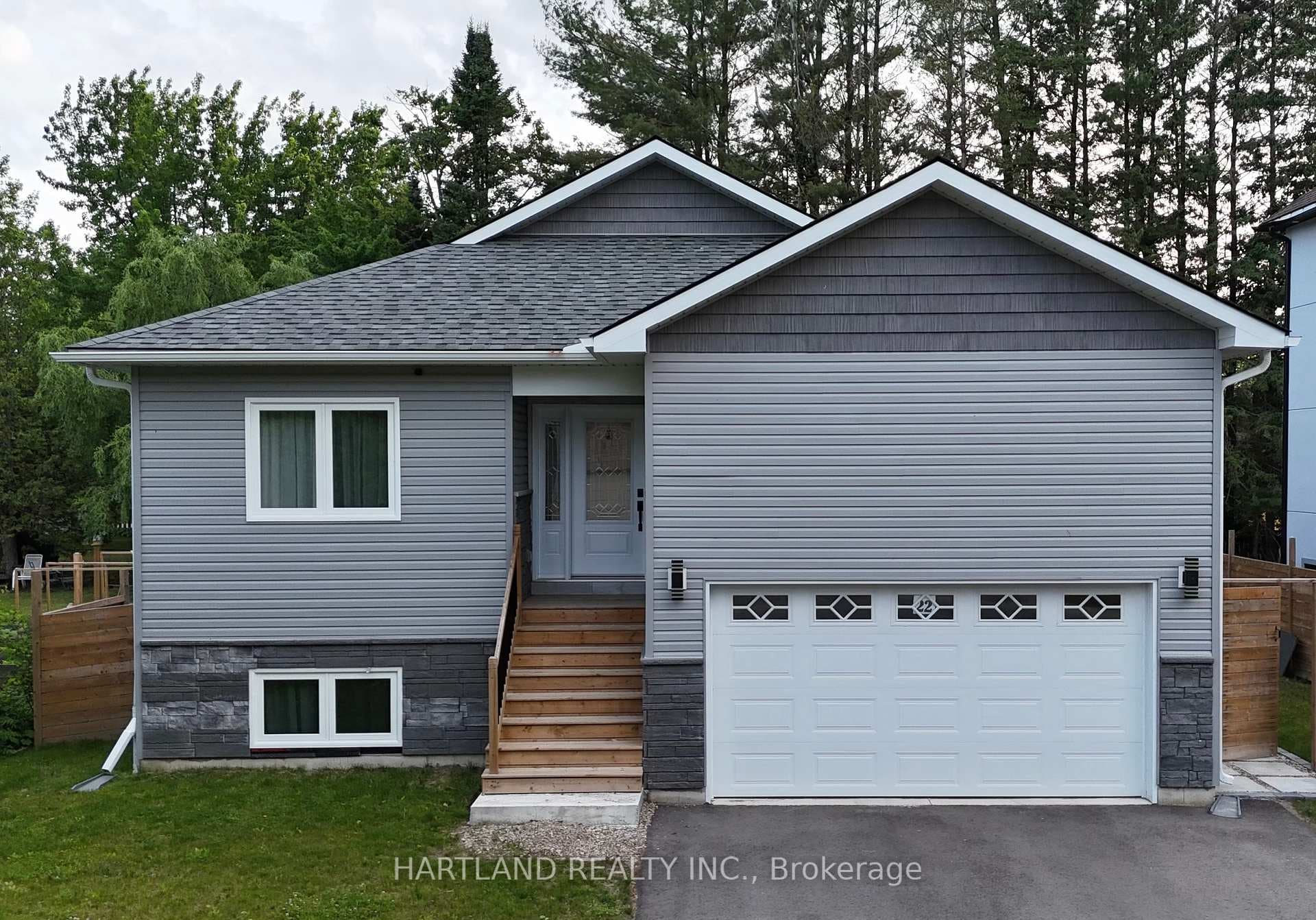 22 Berkely Street, Wasaga Beach