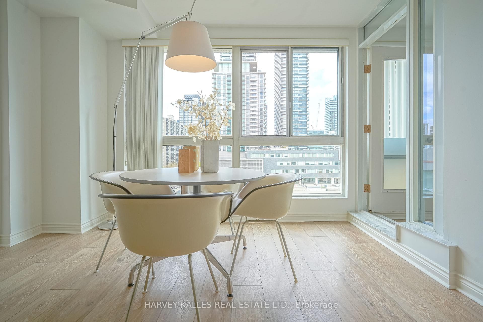 7 Broadway Avenue Unit 609, Leaside / Davisville, ON M4P 3C5 - Photo 1