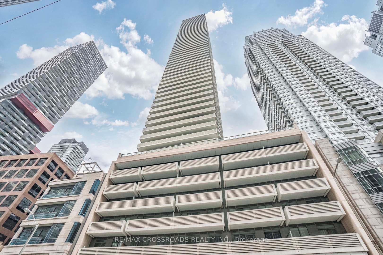 2221 Yonge Street Unit 2511, Leaside / Davisville, ON M4S 2B4 - Photo 1