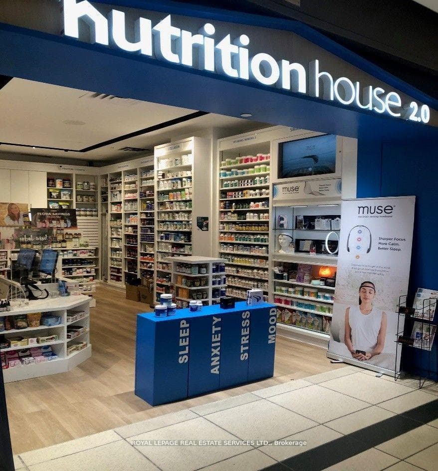 3280 Bloor Street, Etobicoke (Islington / Rexdale), ON M8X 2X3 - Photo 1