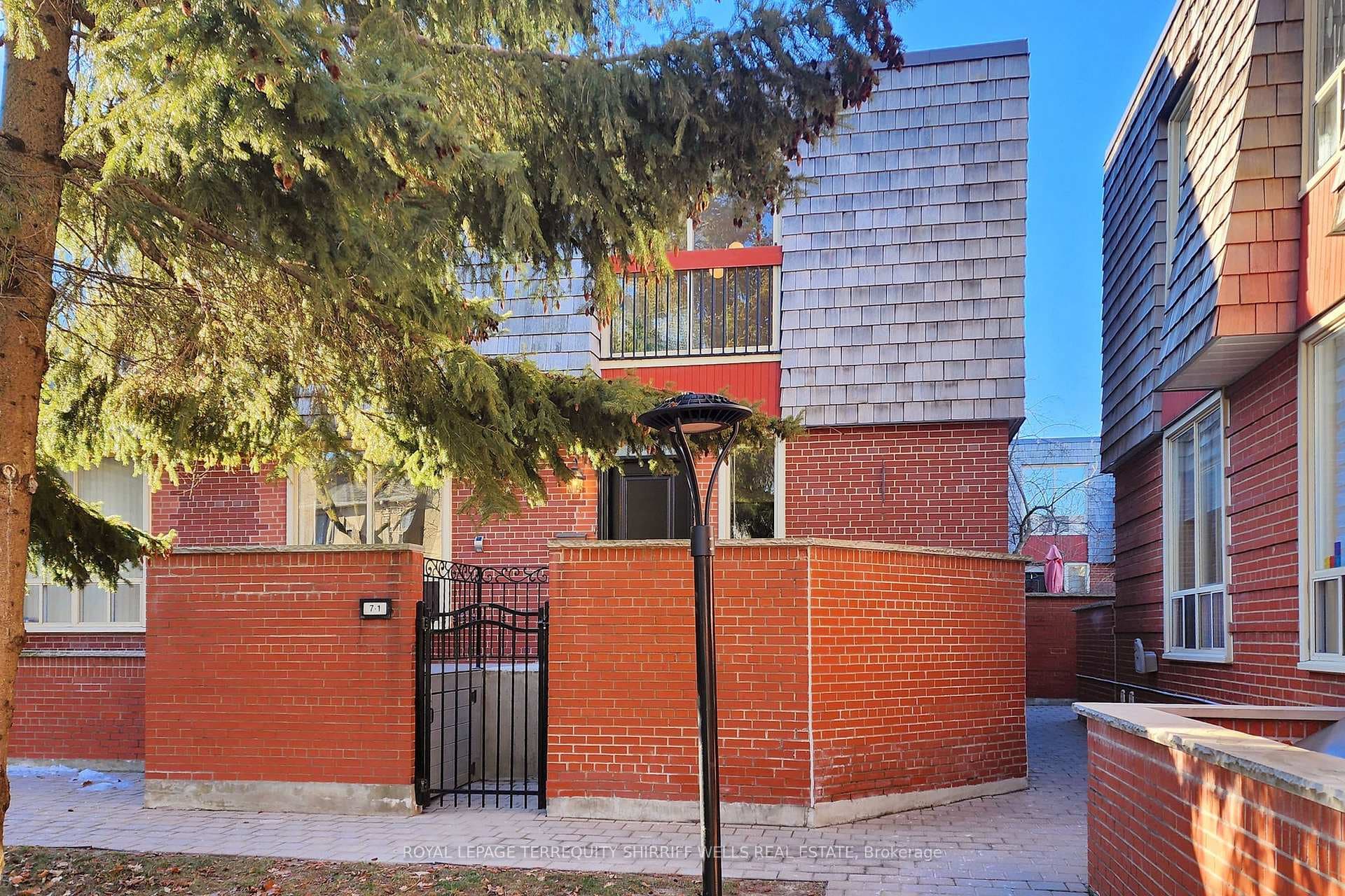 7 Aldershot Crescent Unit TH1, Bridle Path / York Mills / Hoggs Hollow, ON M2P 1Z9 - Photo 1