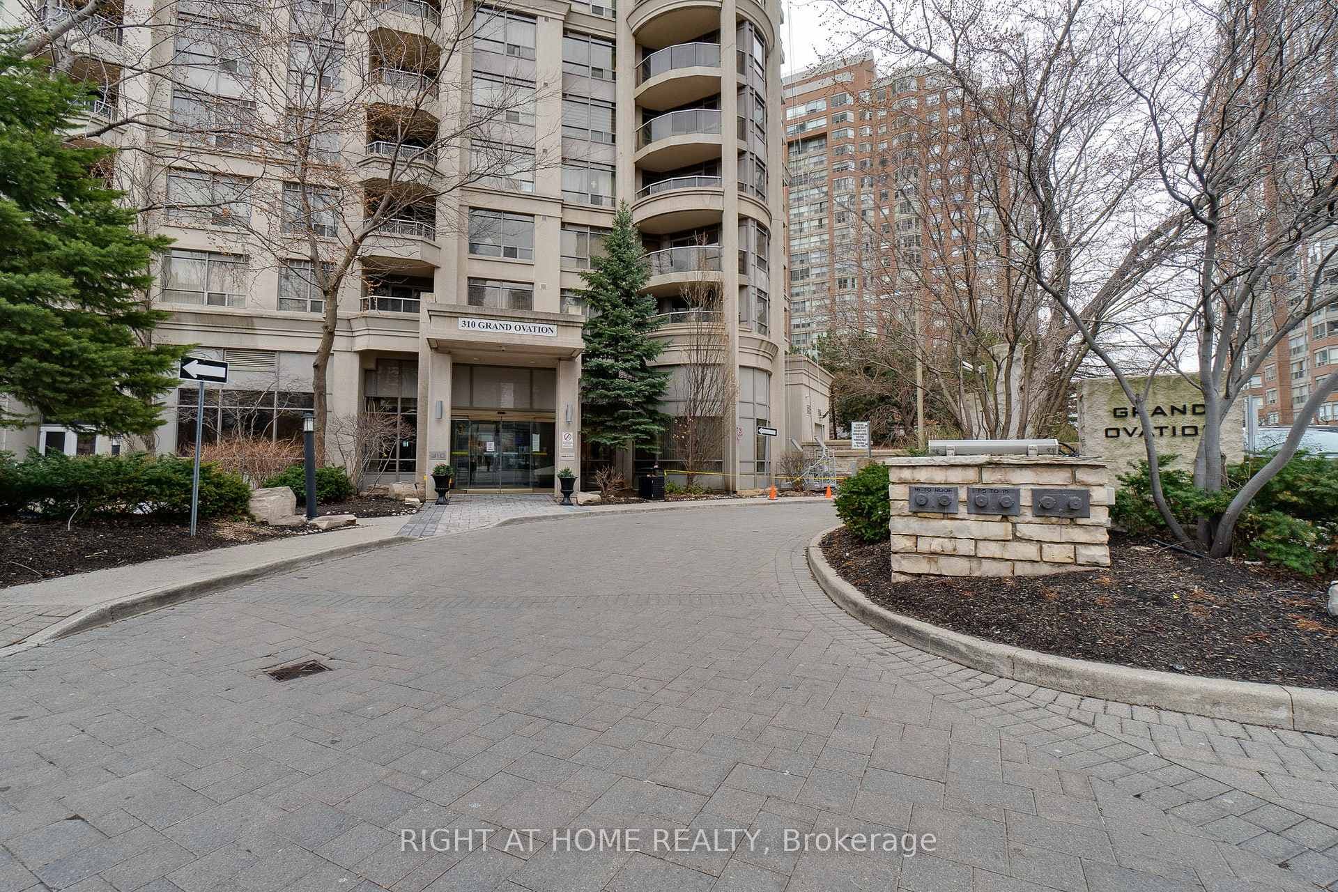 310 Burnhamthorpe Road Unit 1713, Mississauga, ON L5B 4P9 - Photo 1