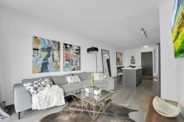 105 THE QUEENSWAY N/A Unit 1414, High Park / Junction / Roncesvalles, ON M6S 5B5 - Photo 1