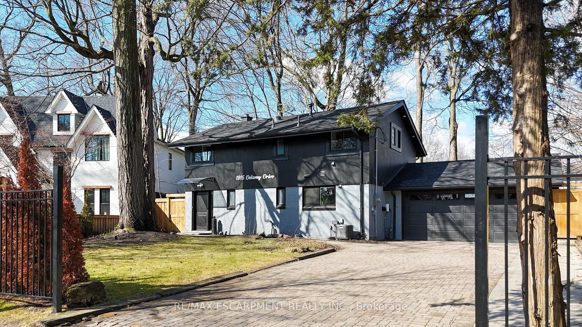 1915 Delaney Drive, Mississauga, ON L5J 3L1 - Photo 1