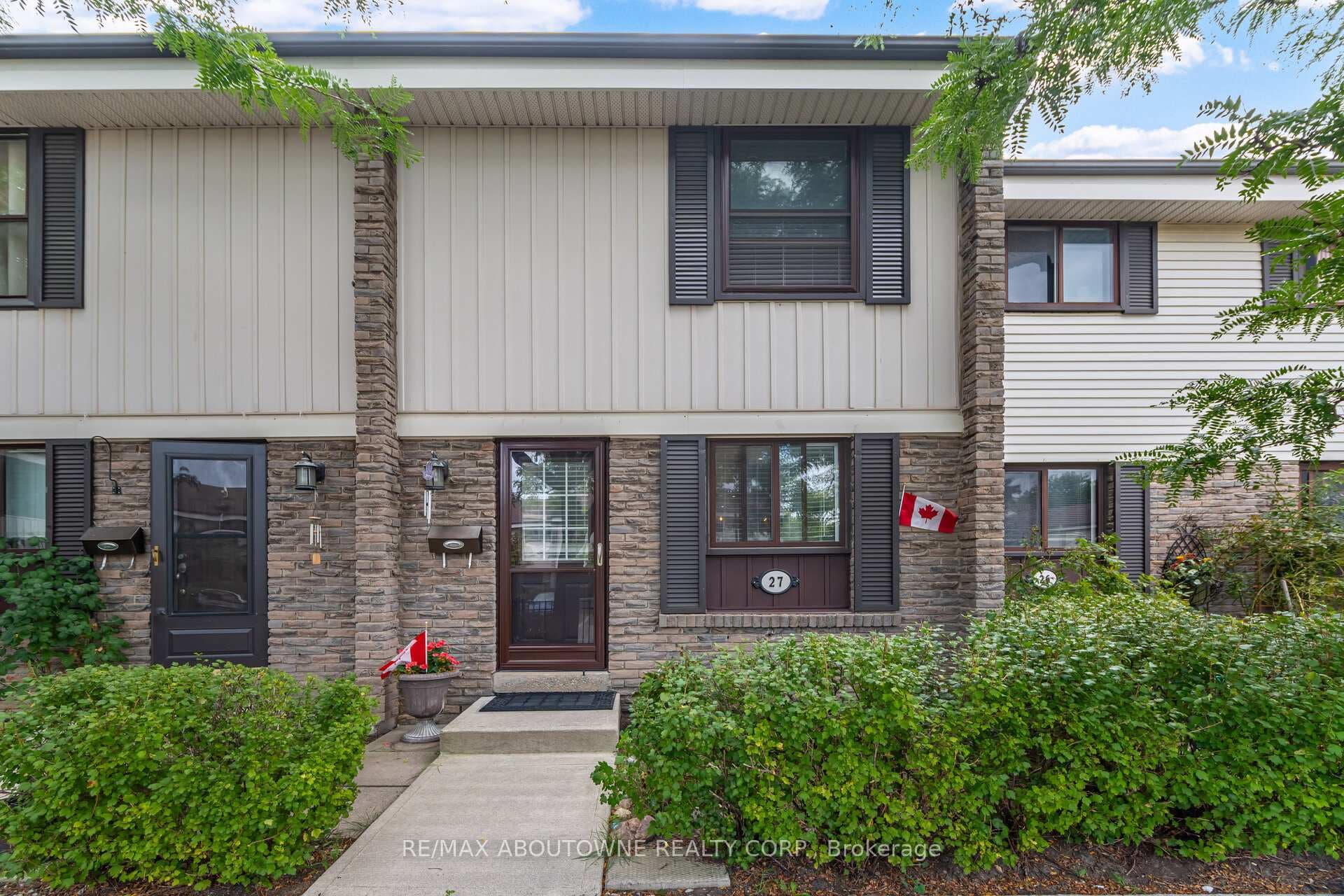 2779 Gananoque Drive Unit 27, Mississauga, ON L5N 2E4 - Photo 1