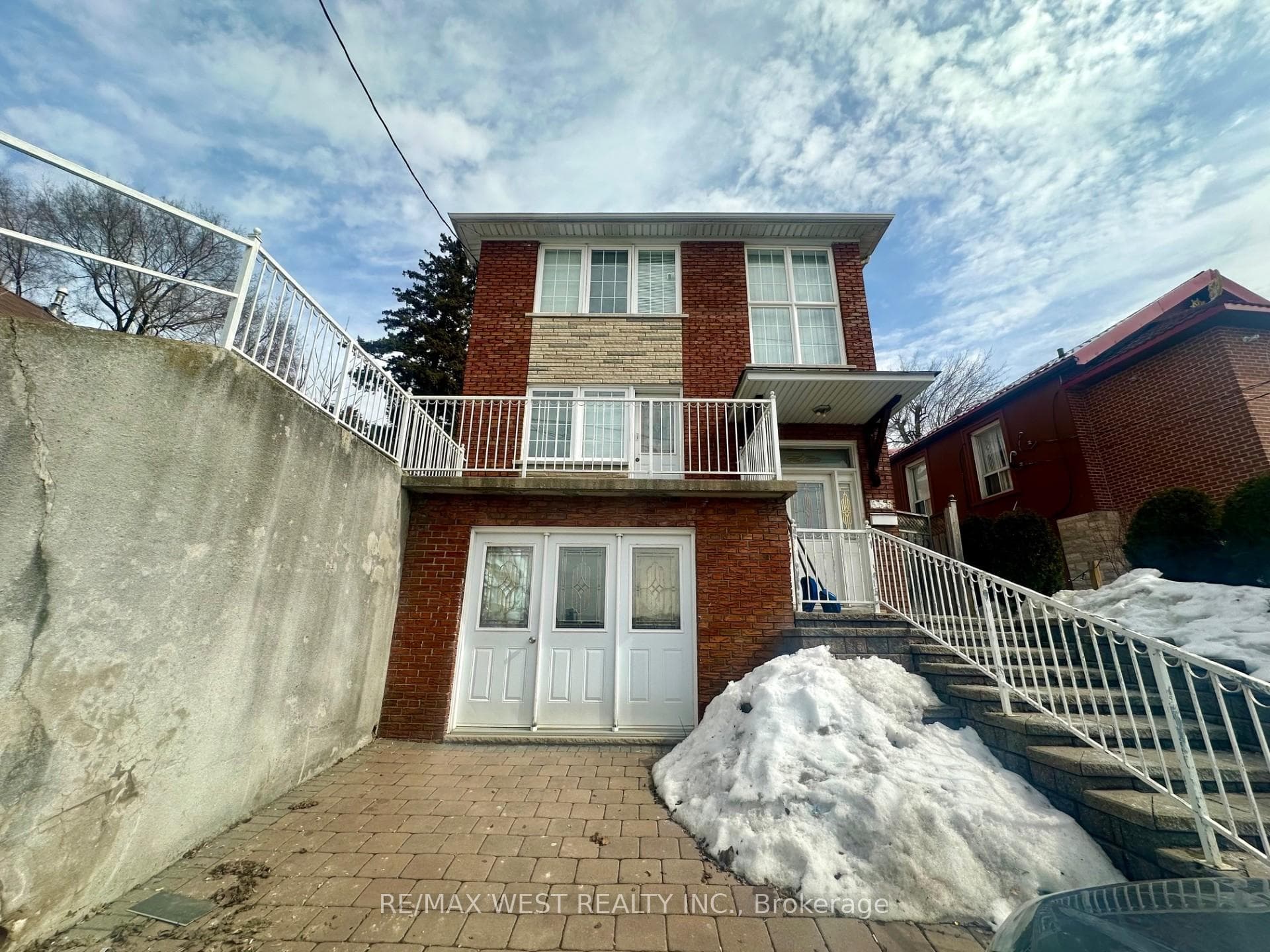 355 Silverthorn Avenue Unit Basement, Keelesdale / Eglinton West, ON M6M 3G7 - Photo 1