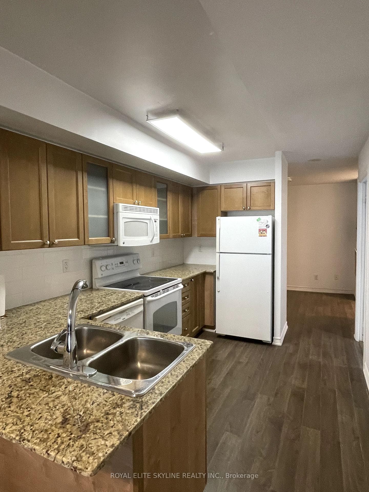 761 Bay Street Unit 403, Downtown Toronto / Waterfront, ON M5G 2R2 - Photo 1