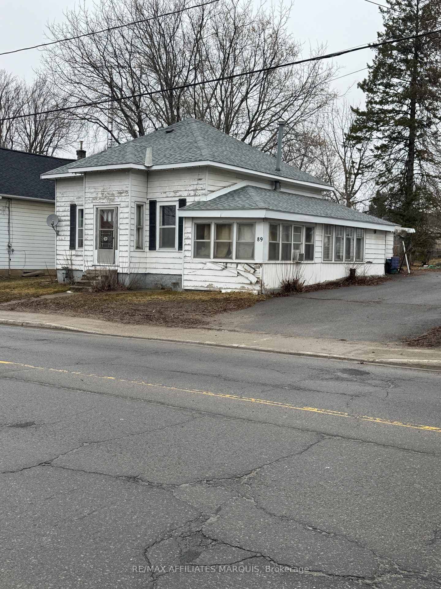 89 Queen Street, Smiths Falls