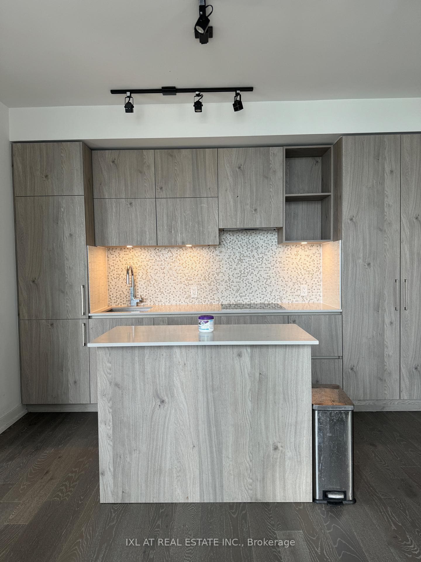 1 Yorkville Avenue Unit 3405, Annex / Yorkville / Summerhill, ON M4W 0B1 - Photo 1