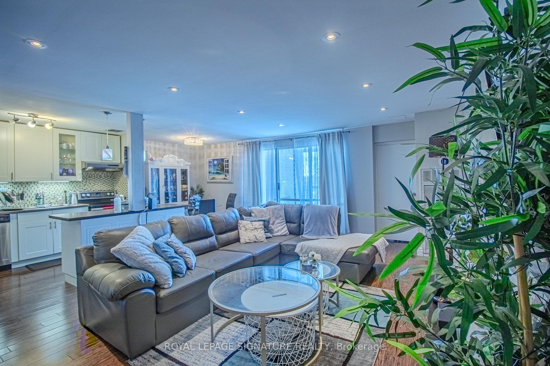 Open Concept Living / Dining