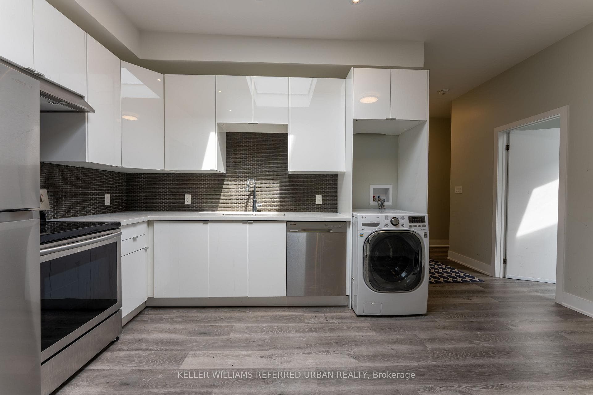 400 Queen Street Unit 1, Downtown Toronto / Waterfront, ON M5V 2A6 - Photo 1