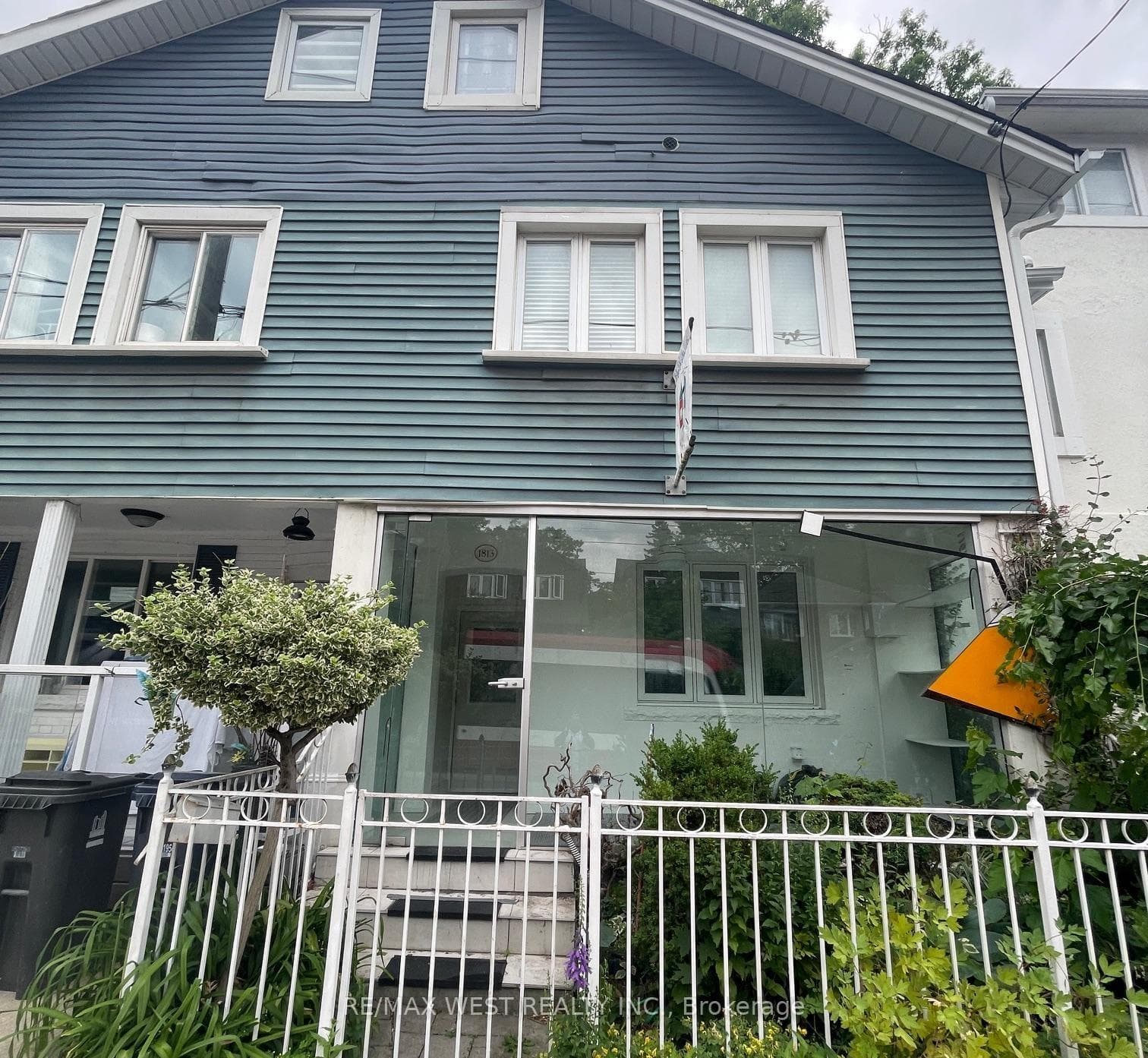 1813 Gerrard Street, The Beaches / Upper Beaches, ON M4L 2B6 - Photo 1