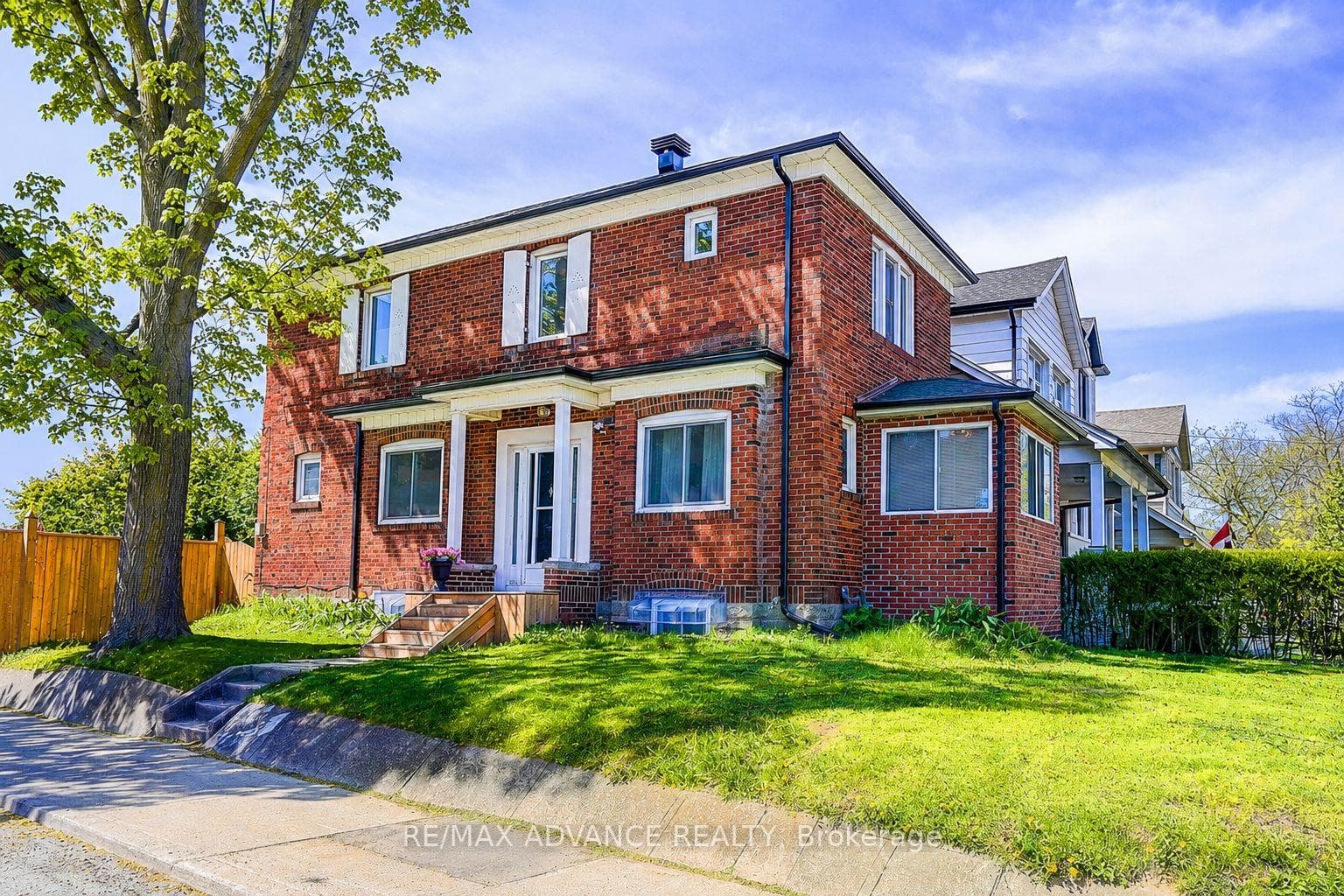 33 Castlefield Avenue, Forest Hill / Deer Park