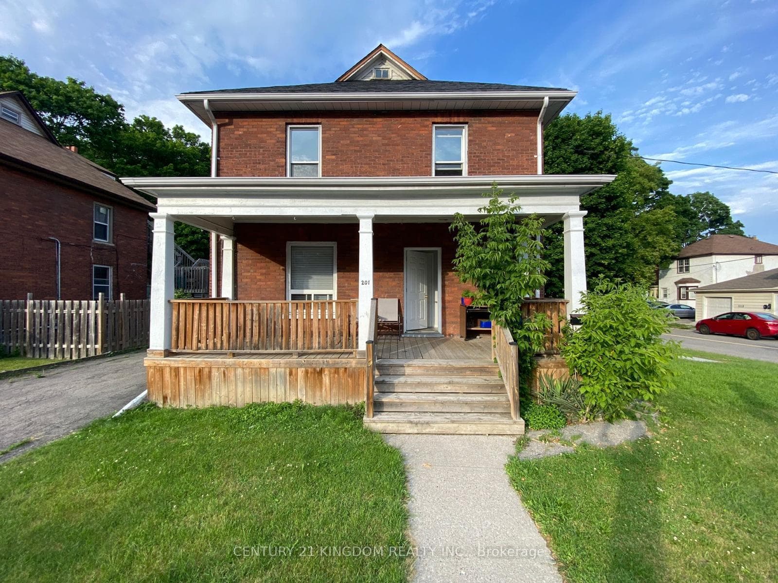201 Albert Street Unit Upper, Oshawa, ON L1H 4R4 - Photo 1