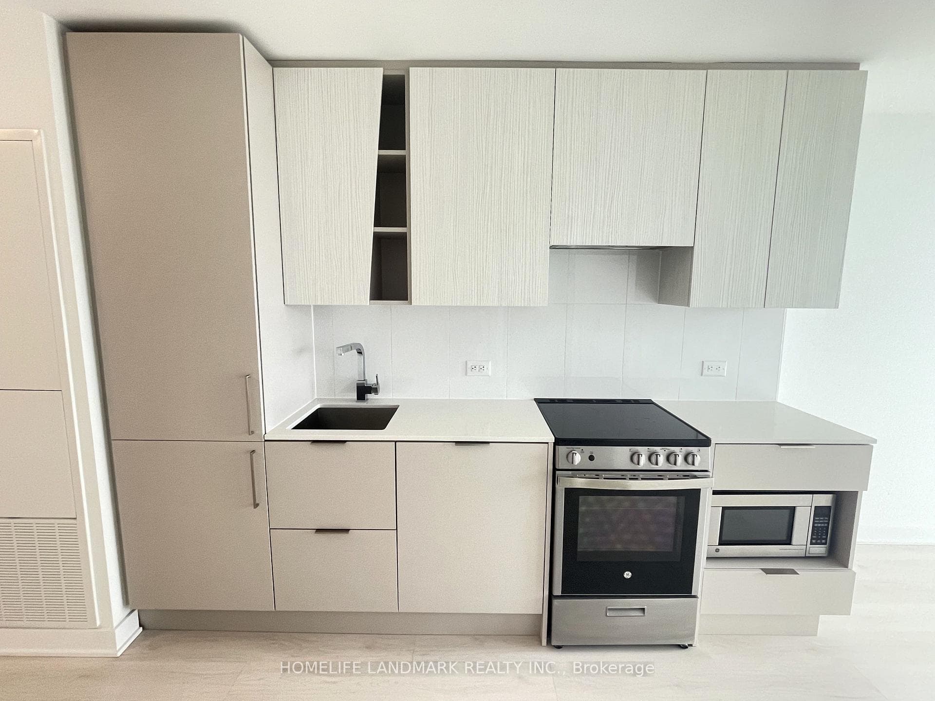 3900 Confederation Parkway Unit 2812, Mississauga, ON L5B 0M3 - Photo 1