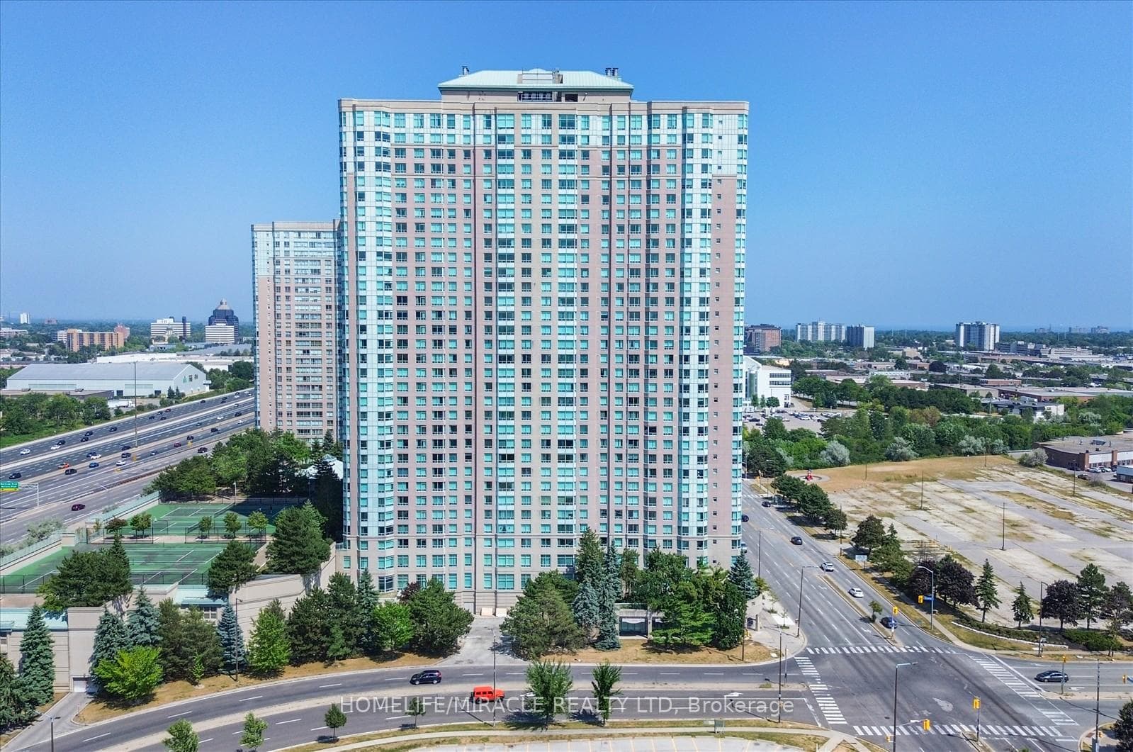 68 Corporate Drive Unit 3521, Scarborough (West Hill / Highland Creek), ON M1H 3H3 - Photo 1