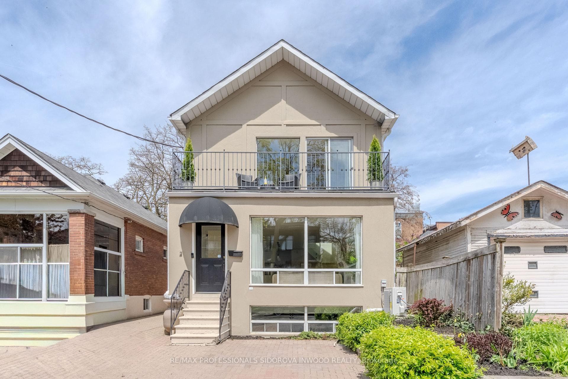 2 Ostend Avenue, Toronto W01