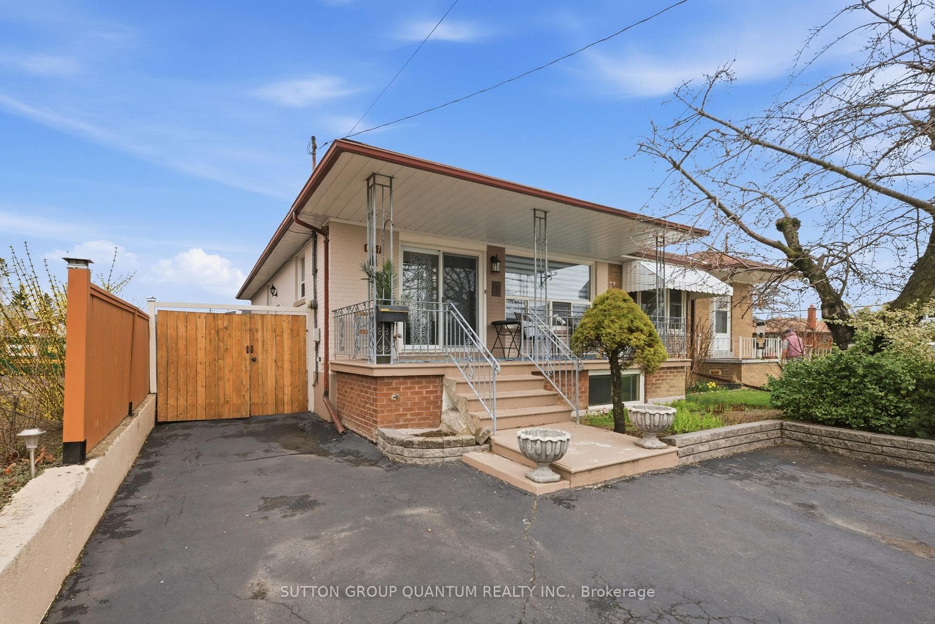 1257 Alexandra Avenue, Mississauga, ON L5E 2A7 - Photo 1
