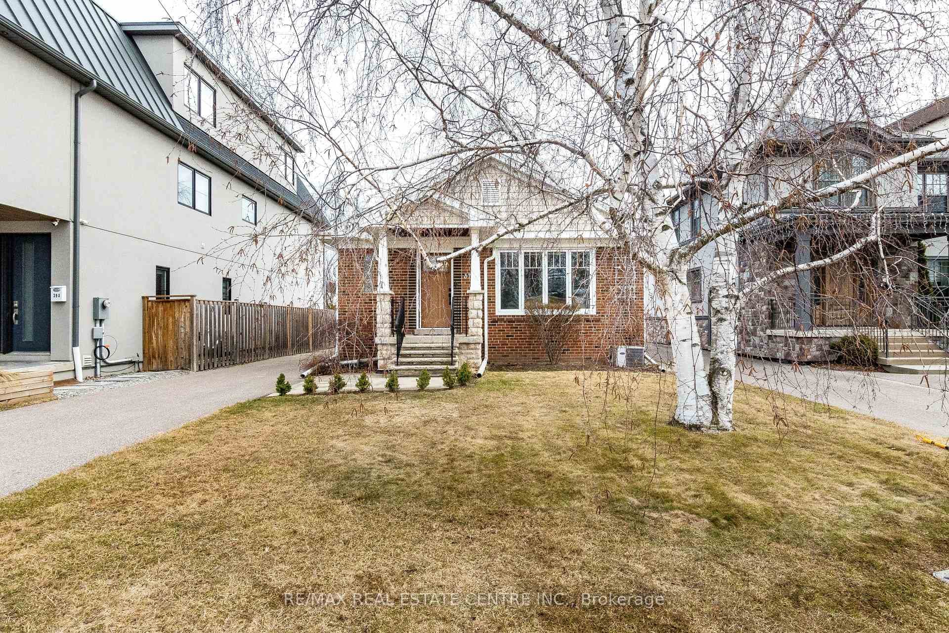 37 Maple Avenue, Mississauga, ON L5H 2R9 - Photo 1