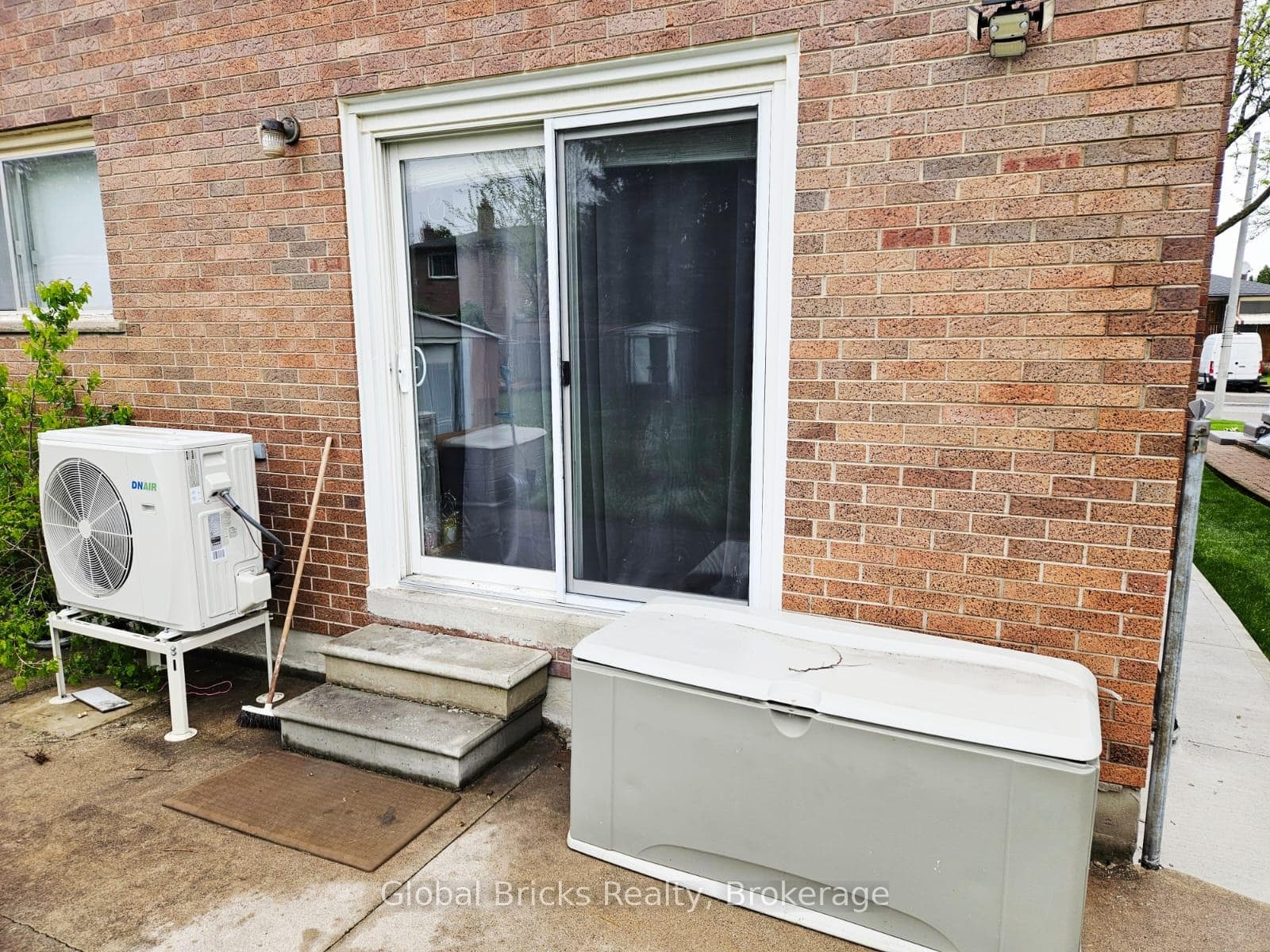 2406 Cashmere Avenue Unit Basement, Mississauga, ON L5B 2M6 - Photo 1