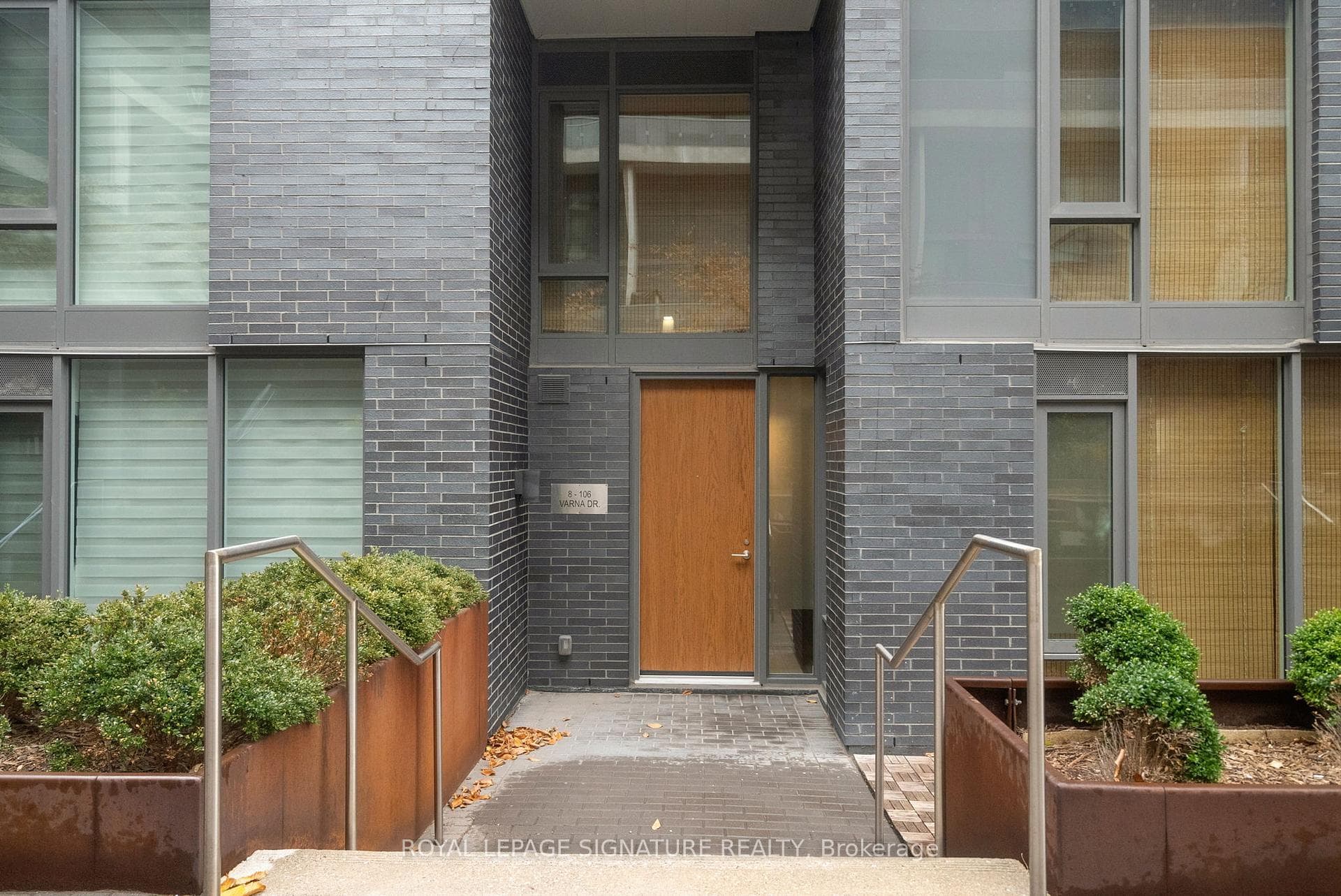 106 Varna Drive Unit 8, Lawrence Park / Bedford Park, ON M6A 0C8 - Photo 1