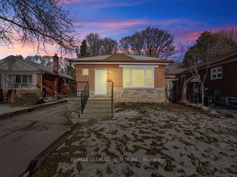 30 Ferris Road, Danforth / East York, ON M4B 1G3 - Photo 1