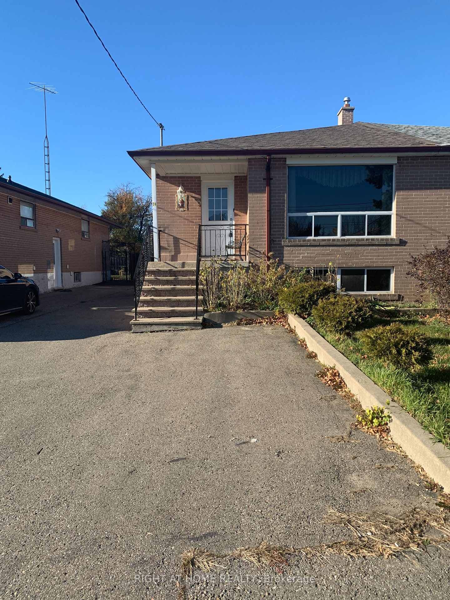 24 Dean Street, Brampton, ON L6W 1M6 - Photo 1