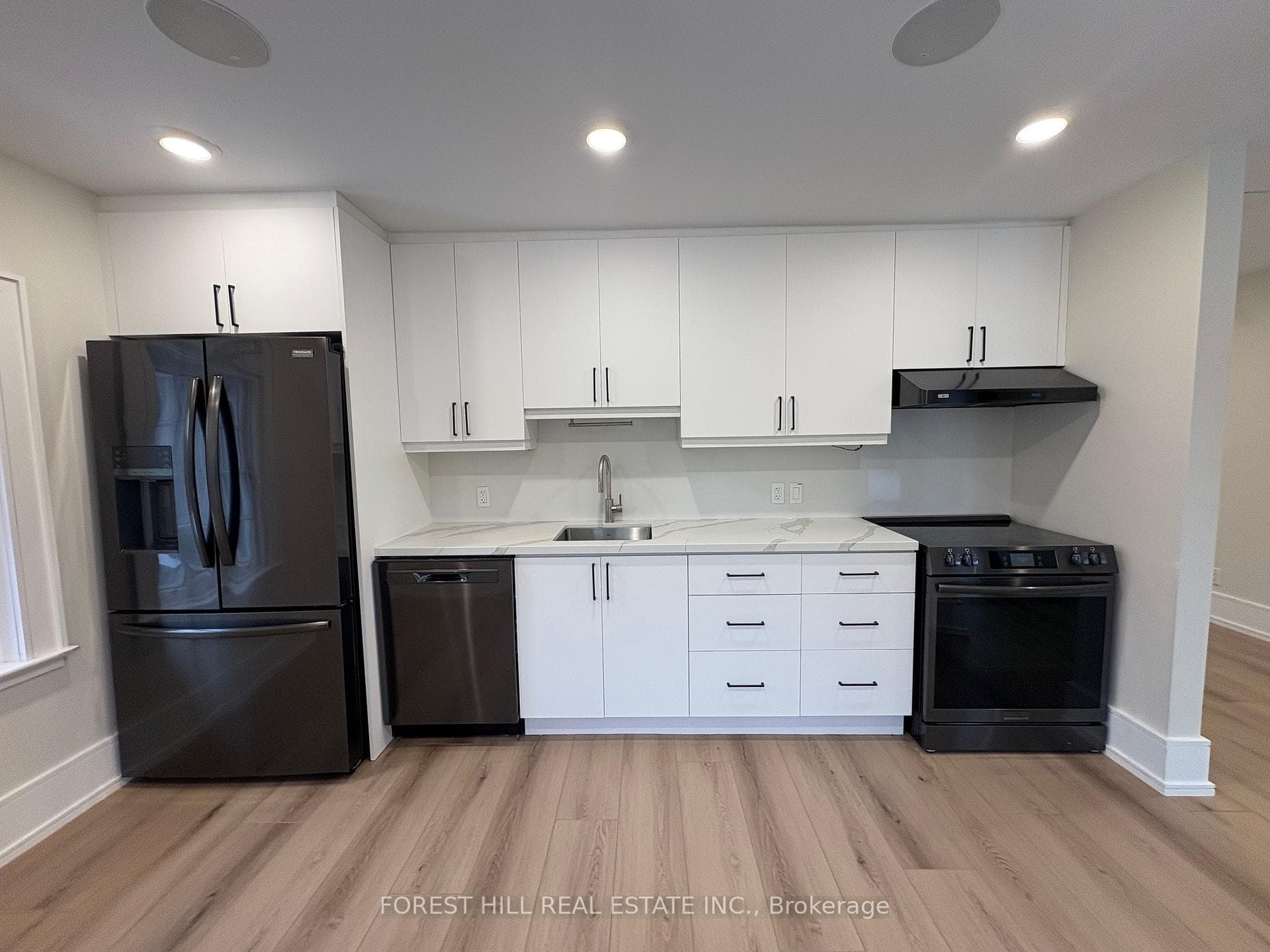 13 Thomas Street Unit 2nd Level, Mississauga, ON L5M 1Y4 - Photo 1