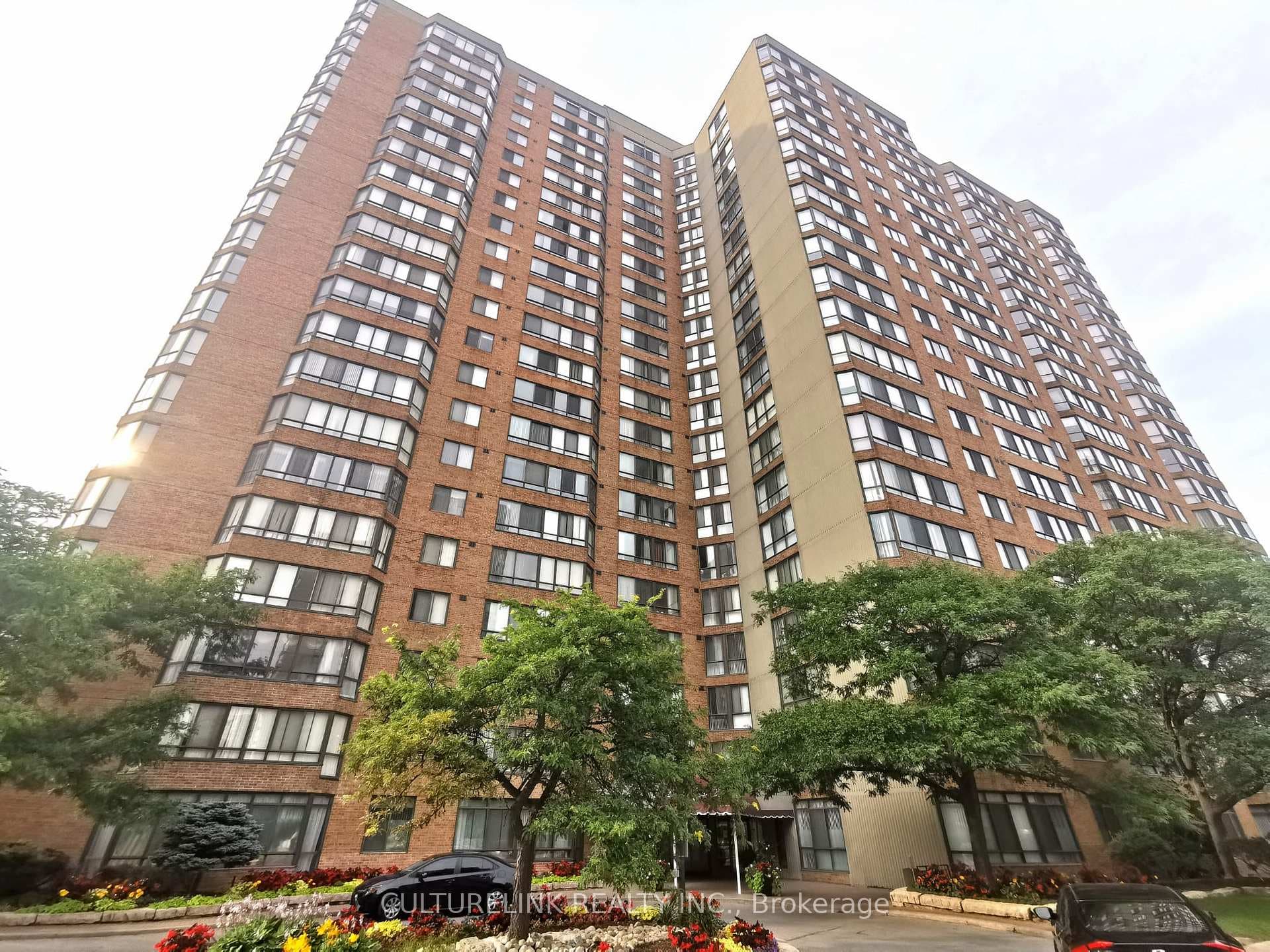 25 Bamburgh Circle Unit 135, Scarborough Village / Eglinton East, ON M1W 3W2 - Photo 1
