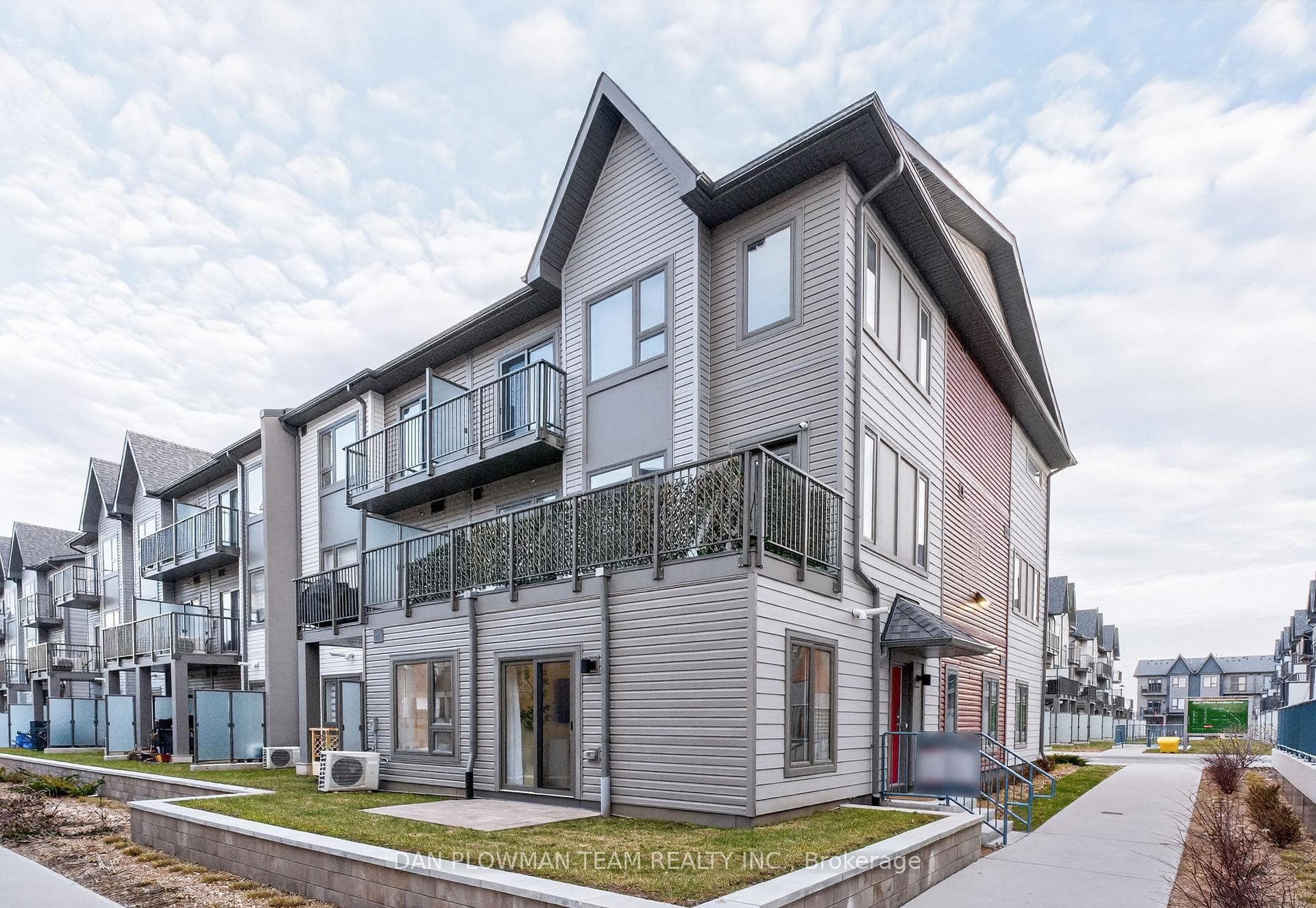 2635 William Jackson Drive Unit 1001, Pickering, ON L1X 0L5 - Photo 1