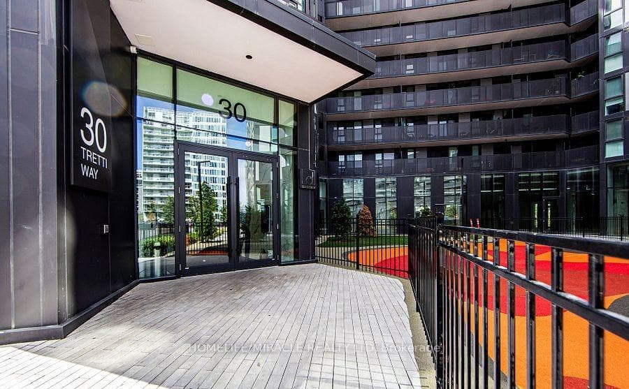30 Tretti Way Unit 911, North York (Bathurst Manor / Clanton Park), ON M3H 0E3 - Photo 1